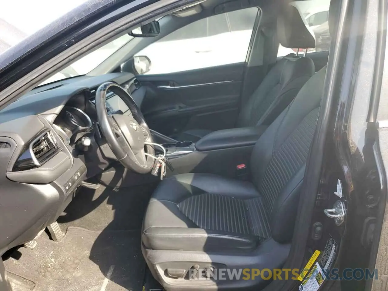 7 Photograph of a damaged car 4T1B11HK4KU695575 TOYOTA CAMRY 2019