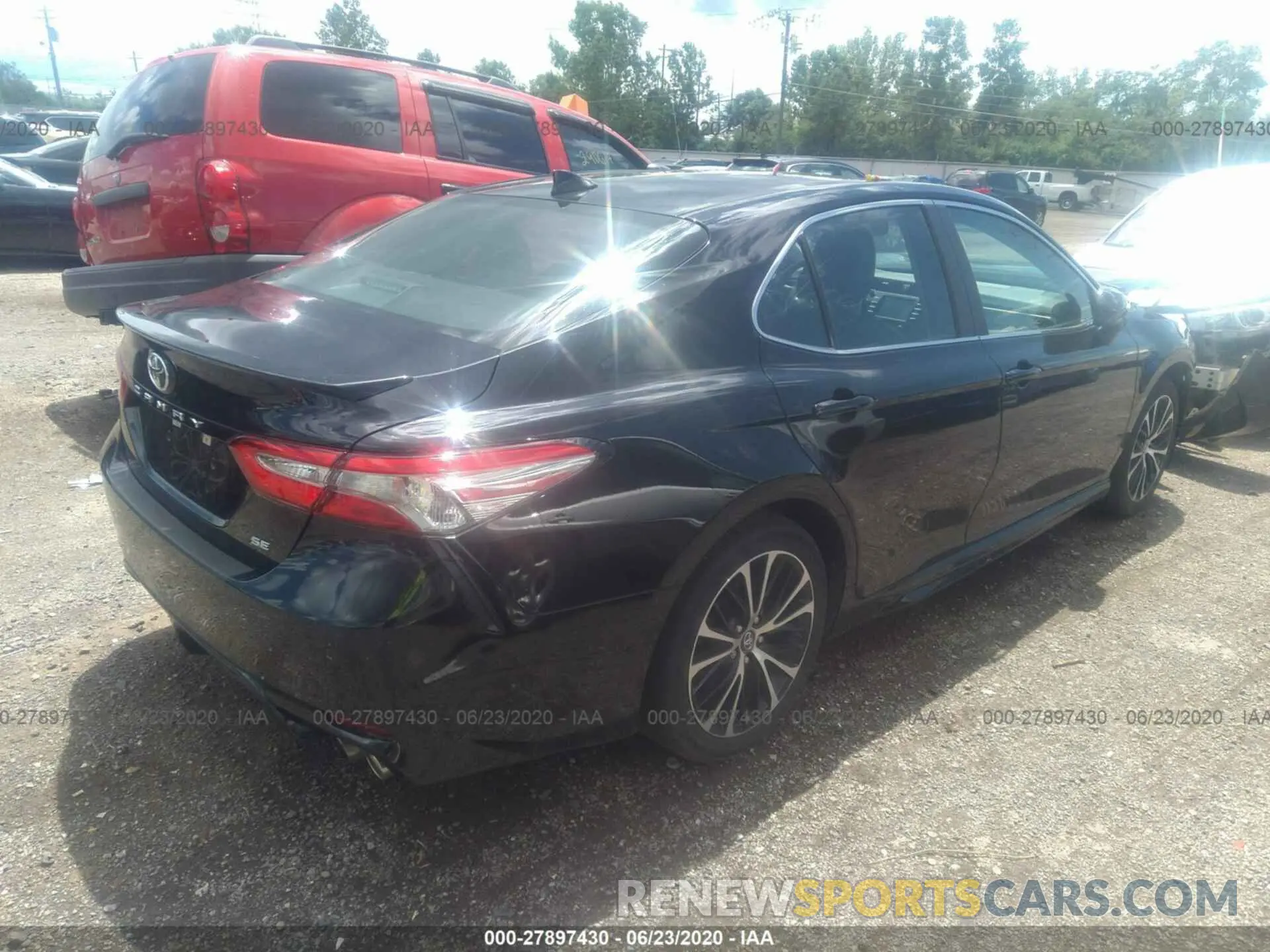 4 Photograph of a damaged car 4T1B11HK4KU696354 TOYOTA CAMRY 2019