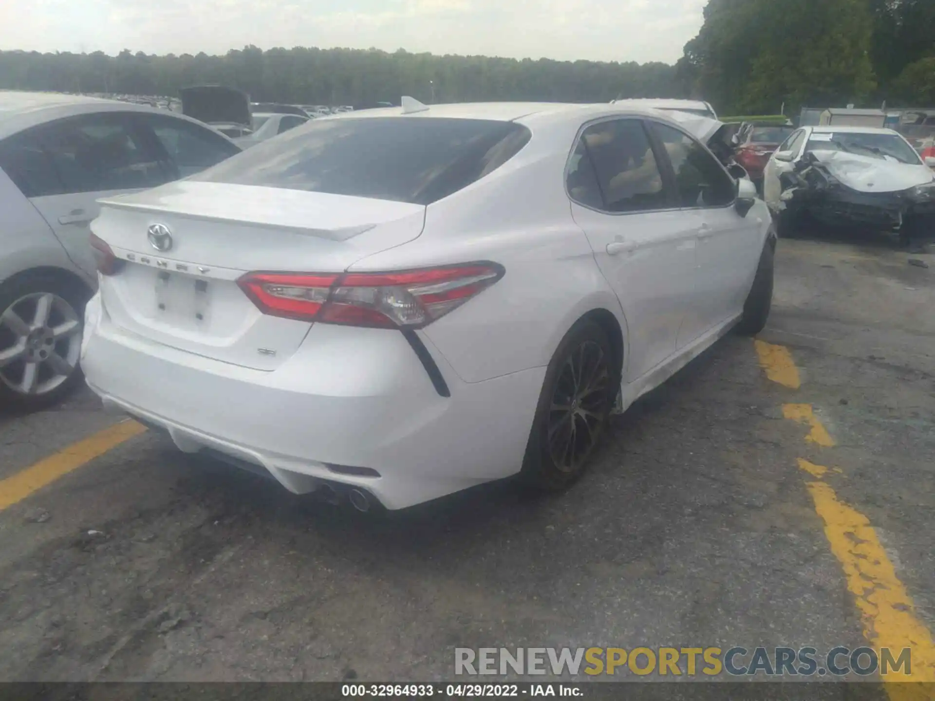 4 Photograph of a damaged car 4T1B11HK4KU701861 TOYOTA CAMRY 2019