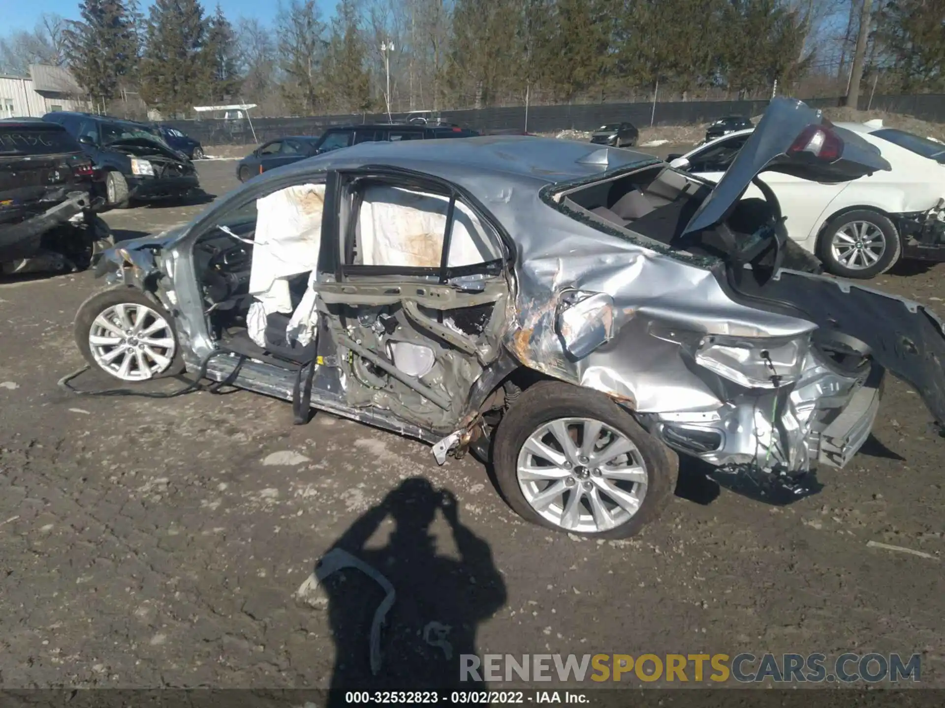 3 Photograph of a damaged car 4T1B11HK4KU717994 TOYOTA CAMRY 2019