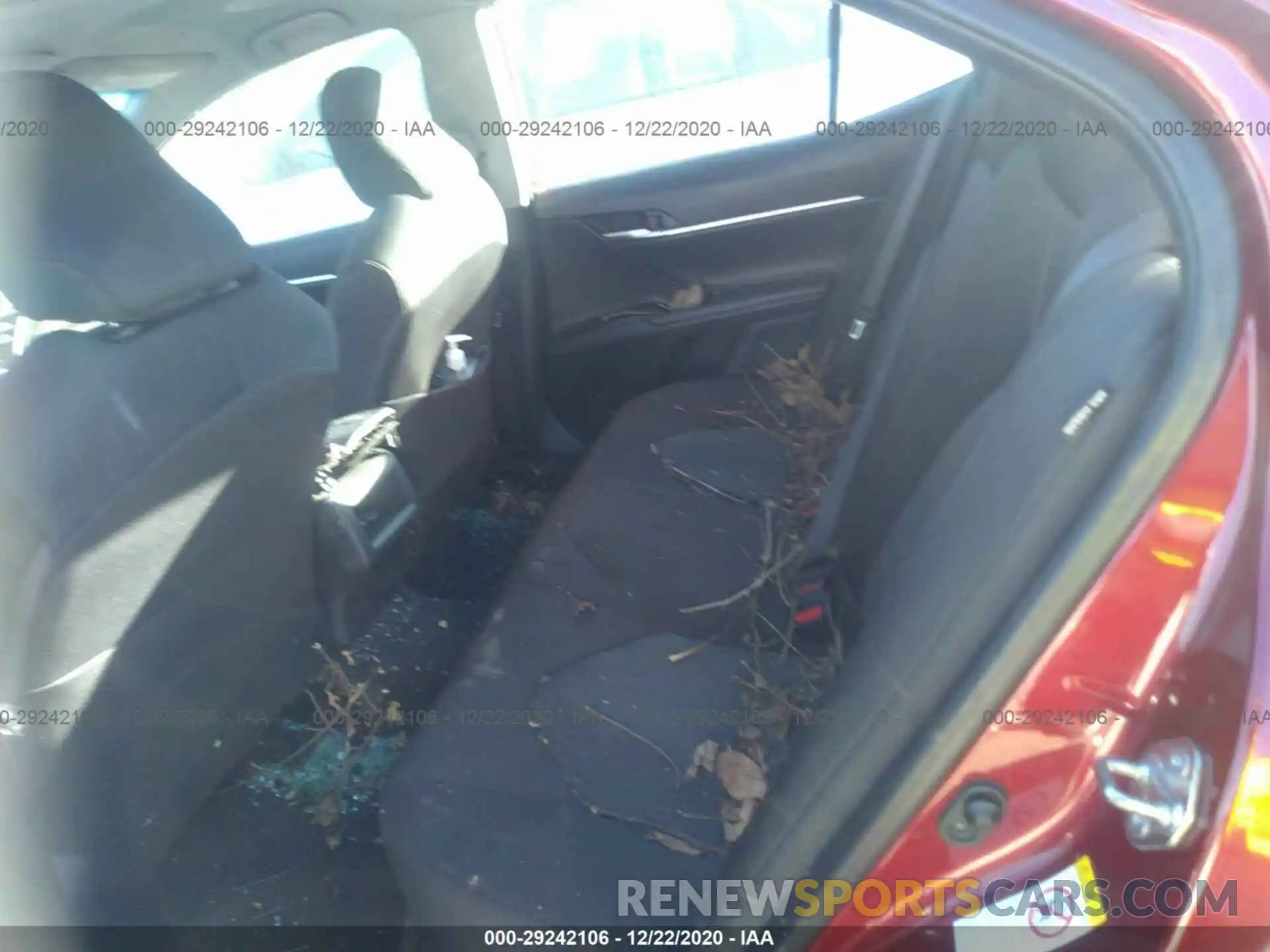 8 Photograph of a damaged car 4T1B11HK4KU720667 TOYOTA CAMRY 2019