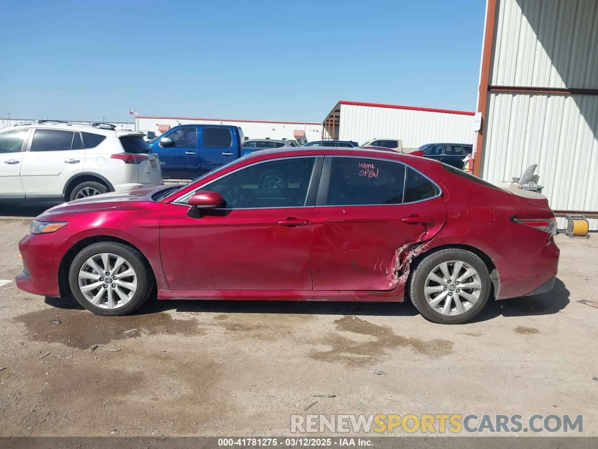 14 Photograph of a damaged car 4T1B11HK4KU725075 TOYOTA CAMRY 2019