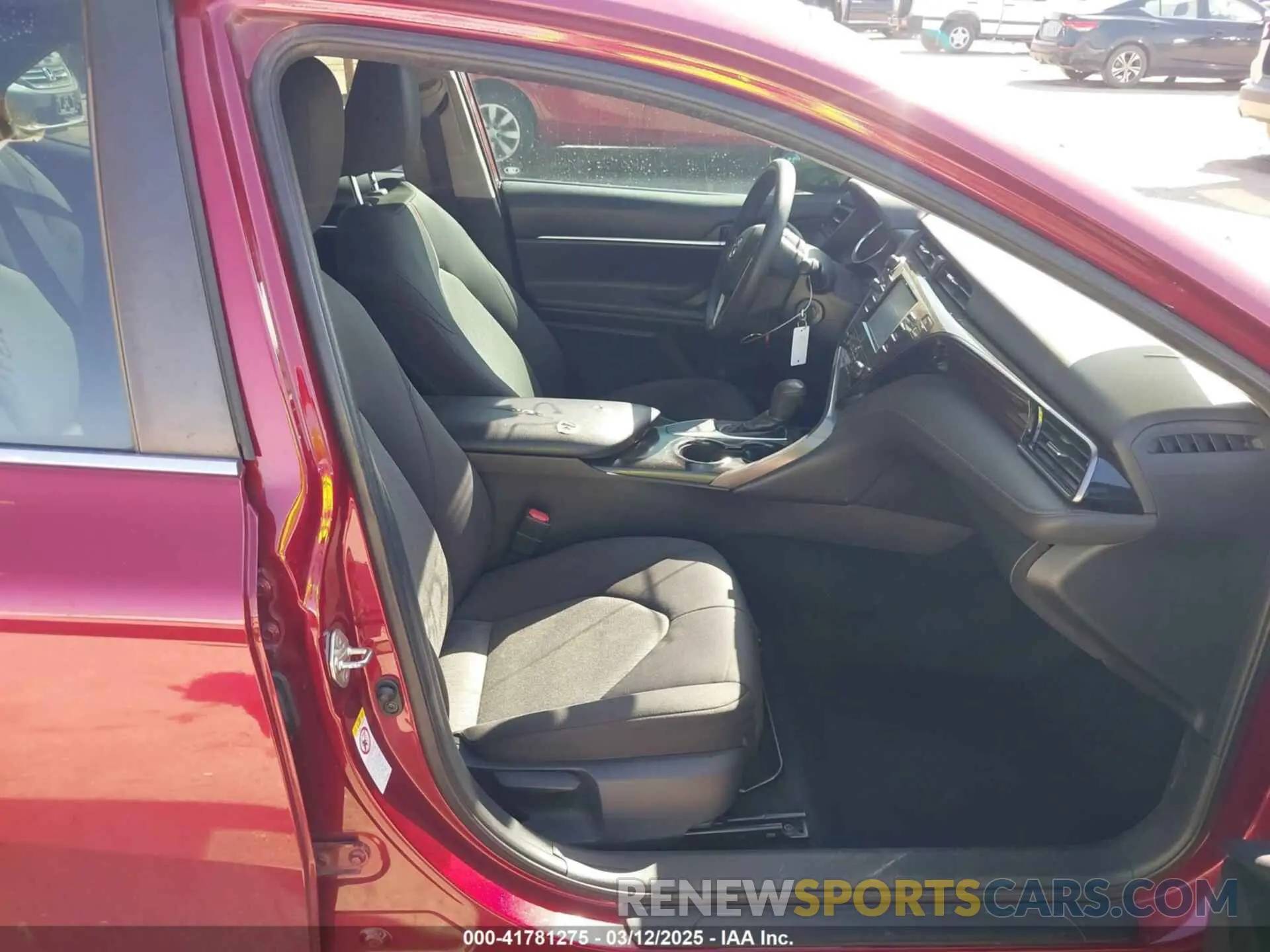 5 Photograph of a damaged car 4T1B11HK4KU725075 TOYOTA CAMRY 2019