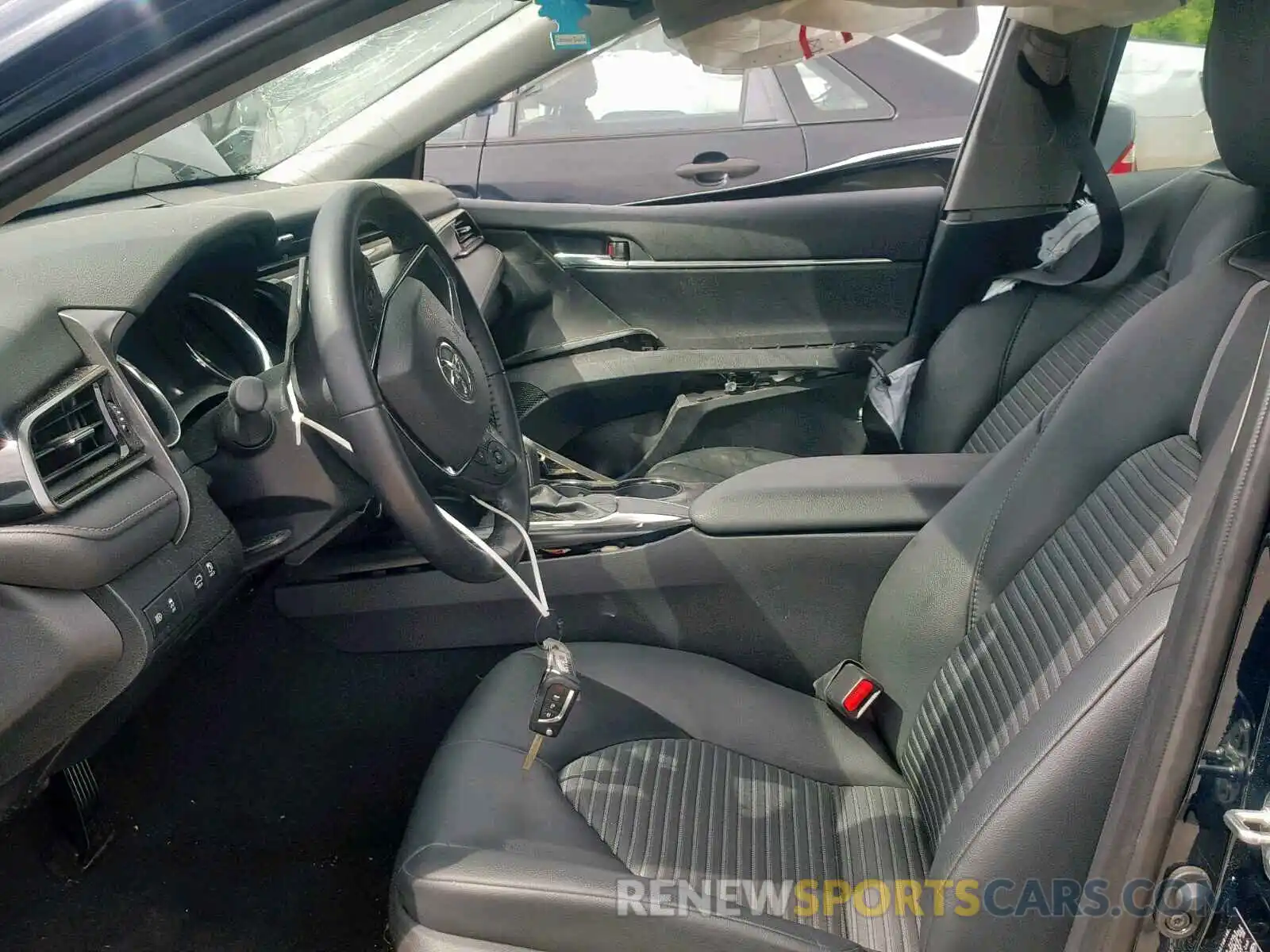 5 Photograph of a damaged car 4T1B11HK4KU725884 TOYOTA CAMRY 2019