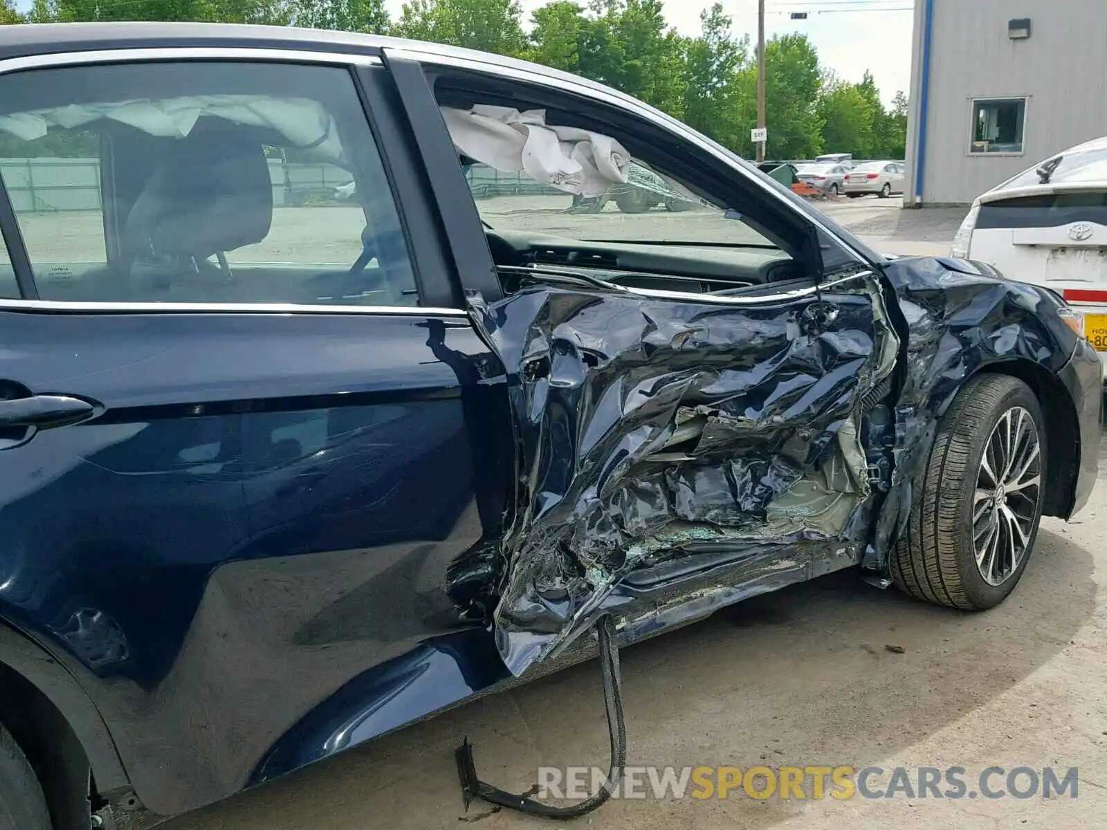 9 Photograph of a damaged car 4T1B11HK4KU725884 TOYOTA CAMRY 2019