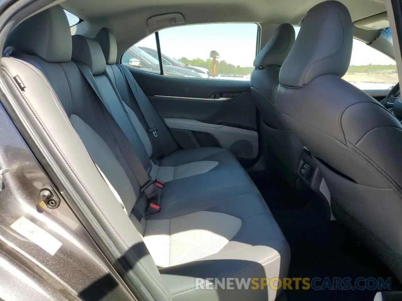 10 Photograph of a damaged car 4T1B11HK4KU725979 TOYOTA CAMRY 2019