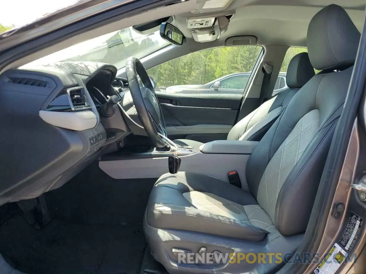 7 Photograph of a damaged car 4T1B11HK4KU725979 TOYOTA CAMRY 2019
