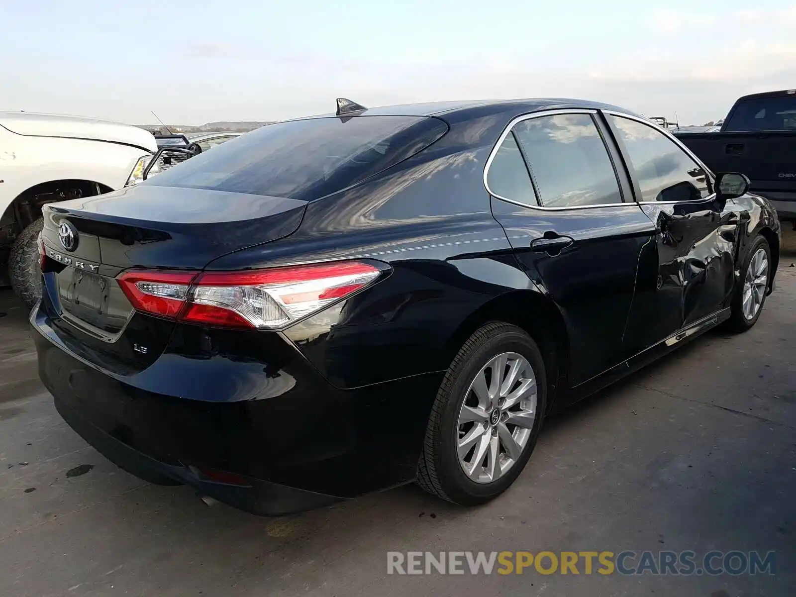 4 Photograph of a damaged car 4T1B11HK4KU733256 TOYOTA CAMRY 2019