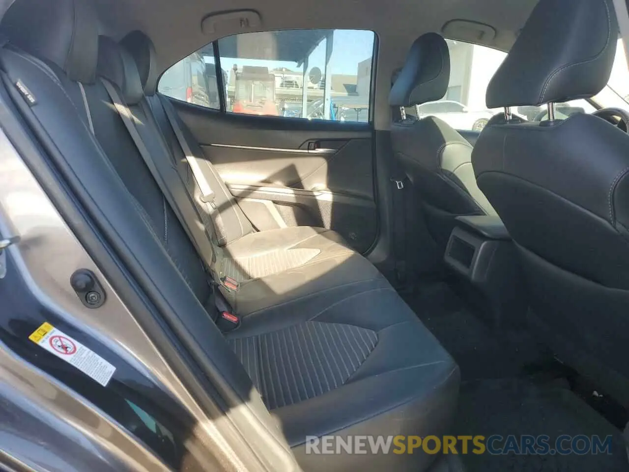 10 Photograph of a damaged car 4T1B11HK4KU733757 TOYOTA CAMRY 2019