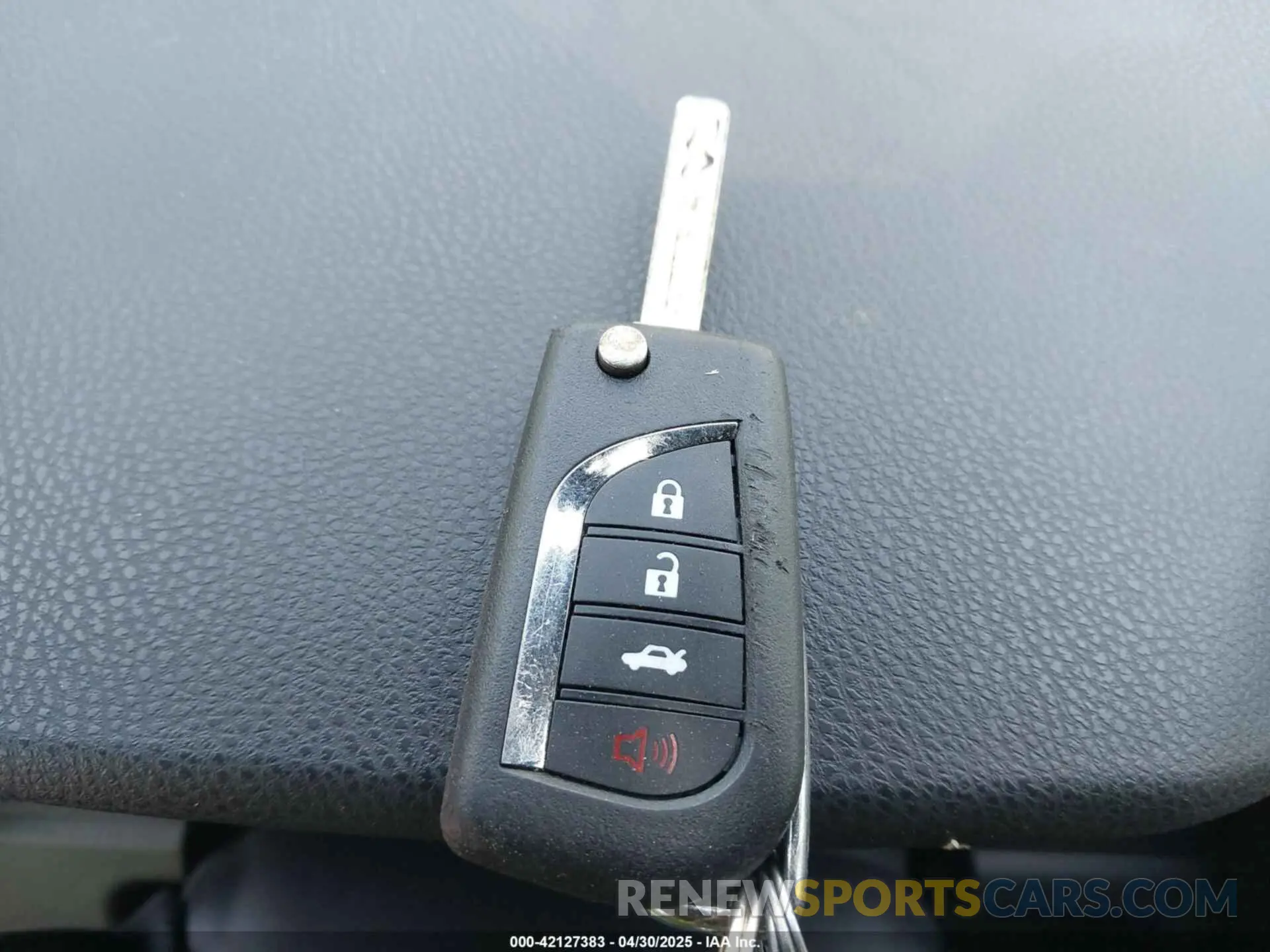11 Photograph of a damaged car 4T1B11HK4KU743270 TOYOTA CAMRY 2019