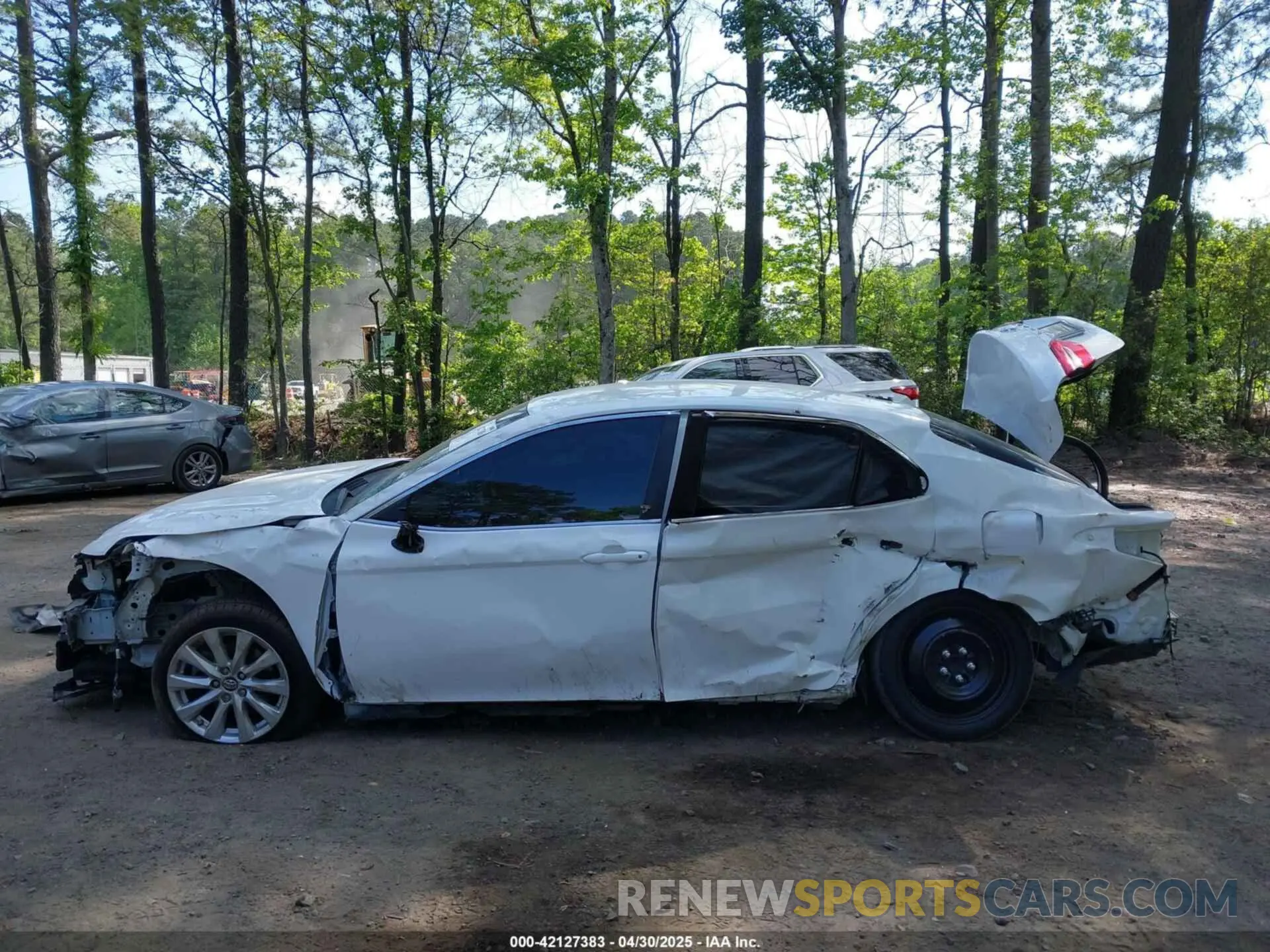 15 Photograph of a damaged car 4T1B11HK4KU743270 TOYOTA CAMRY 2019