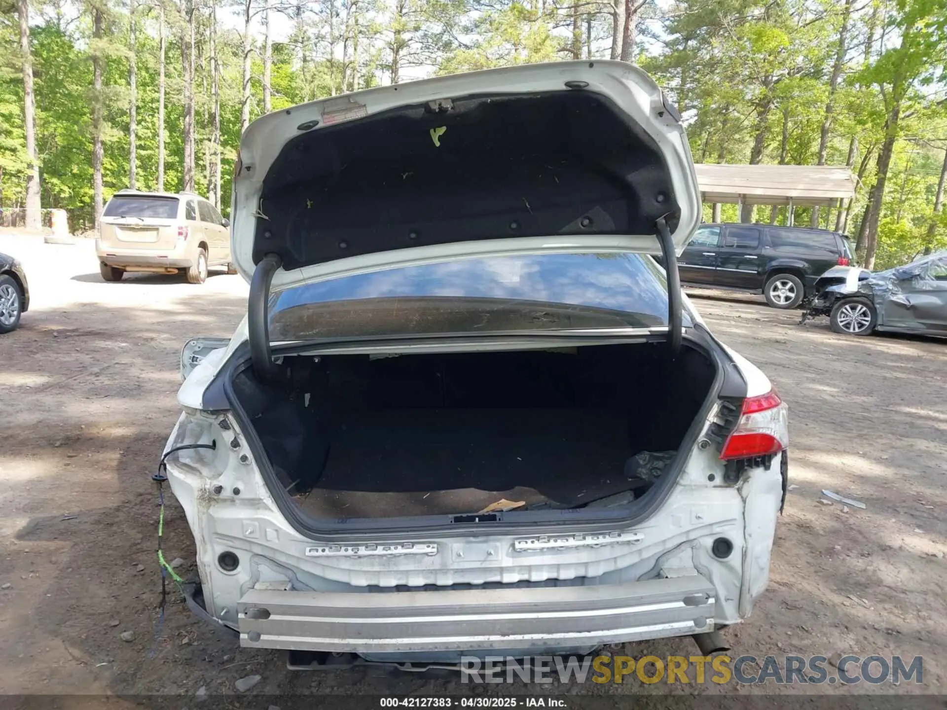 17 Photograph of a damaged car 4T1B11HK4KU743270 TOYOTA CAMRY 2019