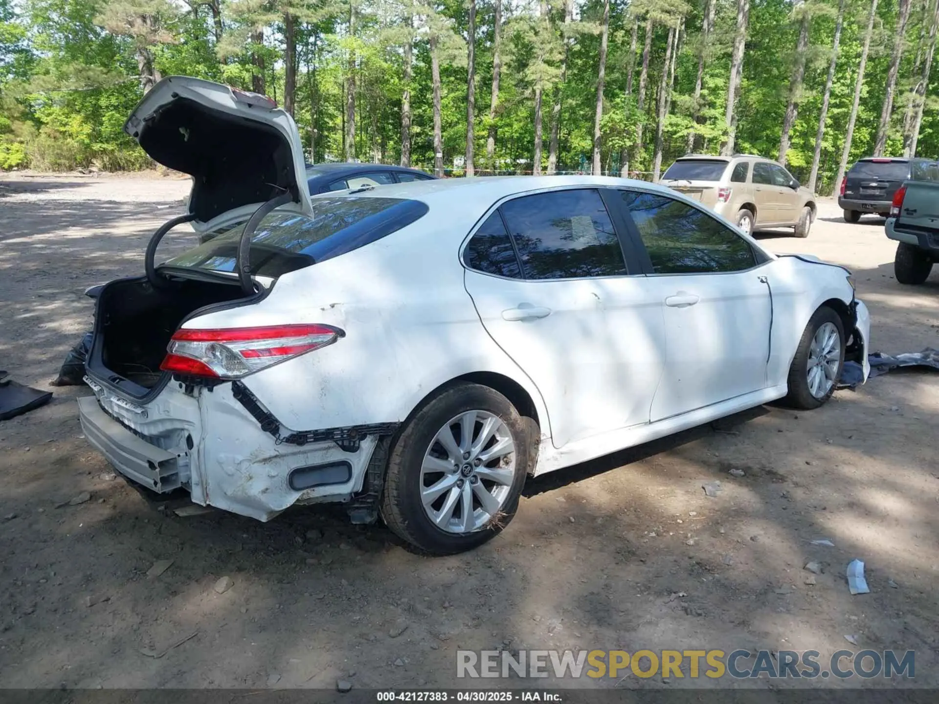 4 Photograph of a damaged car 4T1B11HK4KU743270 TOYOTA CAMRY 2019