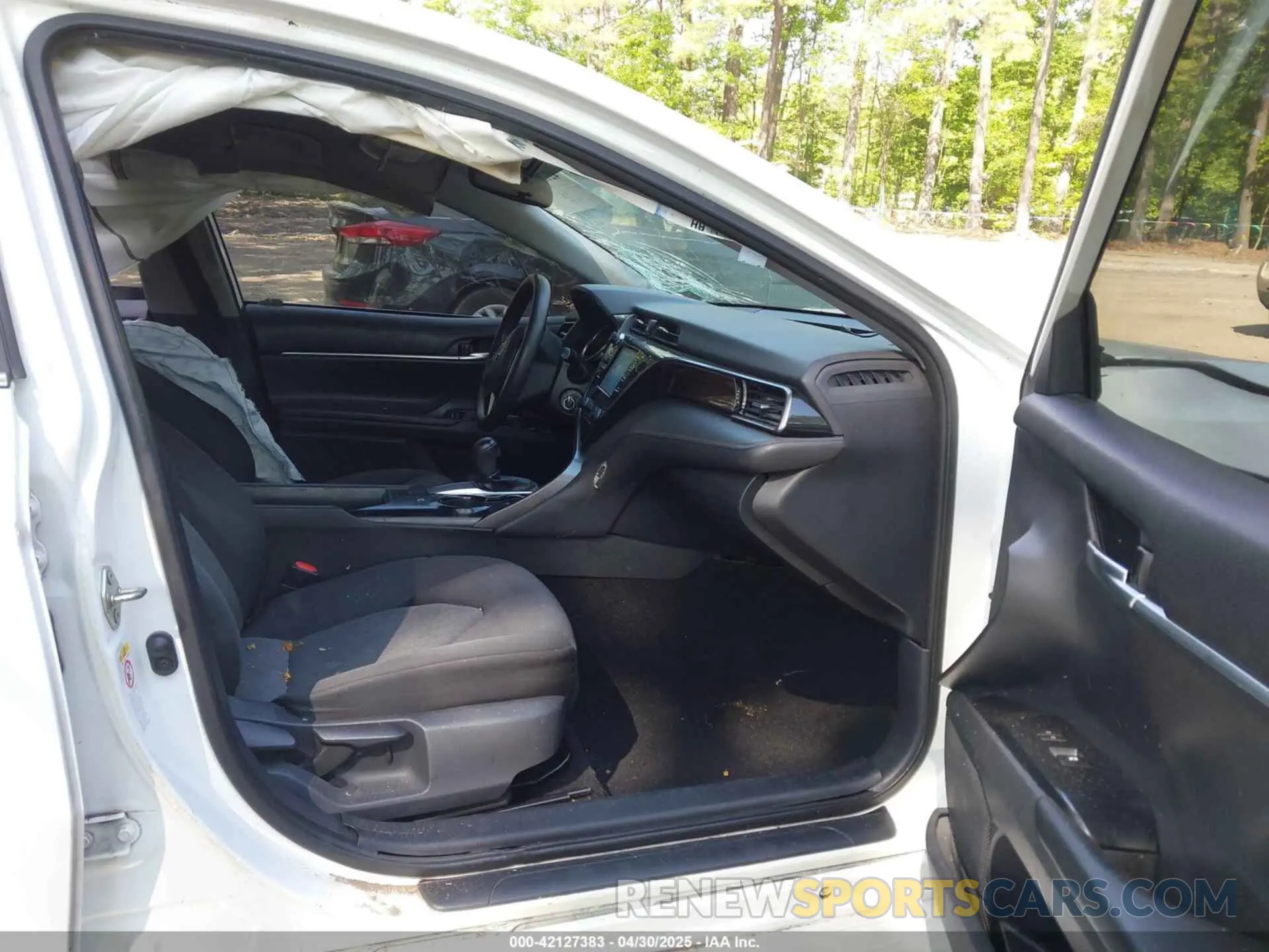 5 Photograph of a damaged car 4T1B11HK4KU743270 TOYOTA CAMRY 2019