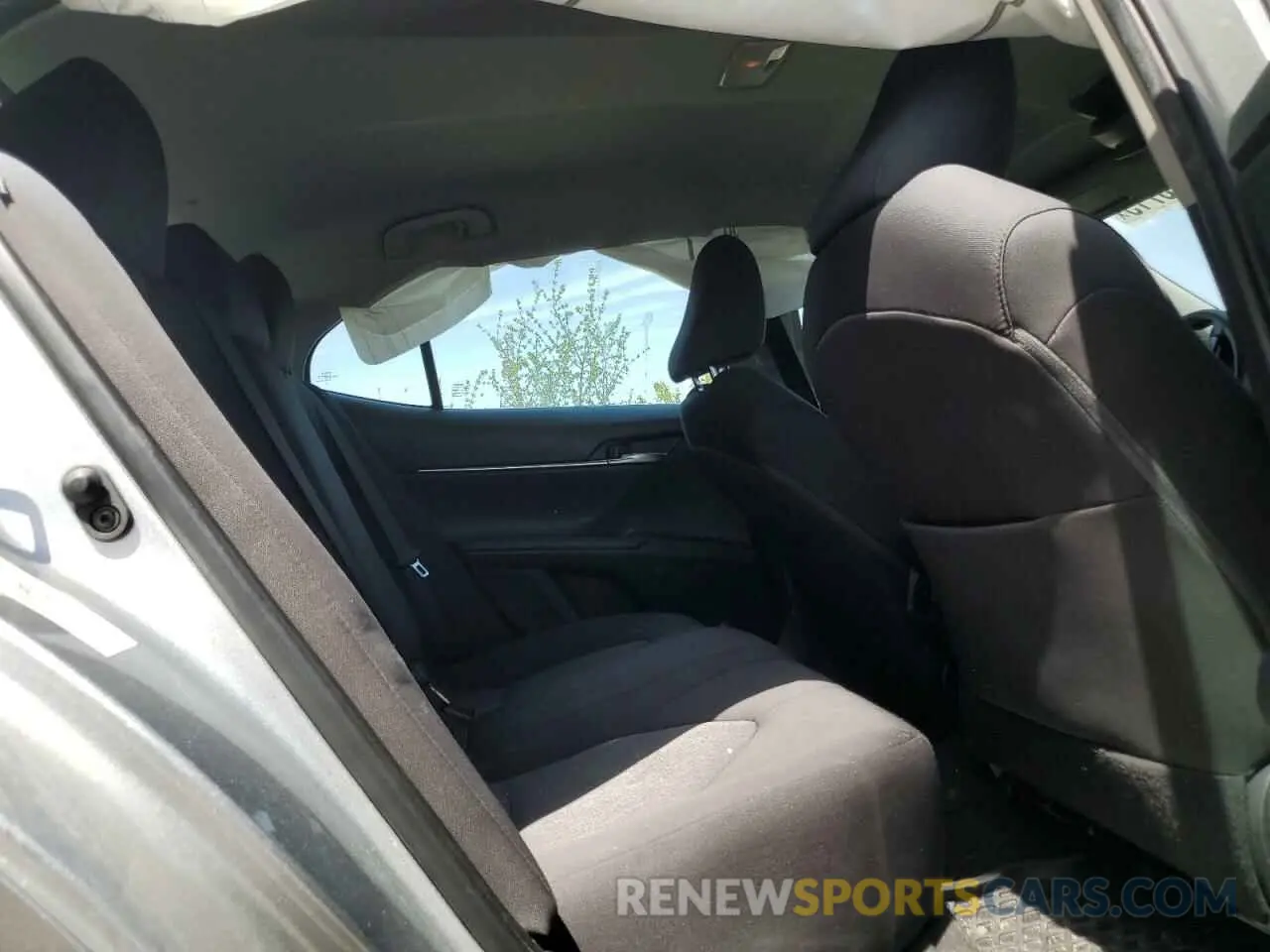 10 Photograph of a damaged car 4T1B11HK4KU748971 TOYOTA CAMRY 2019