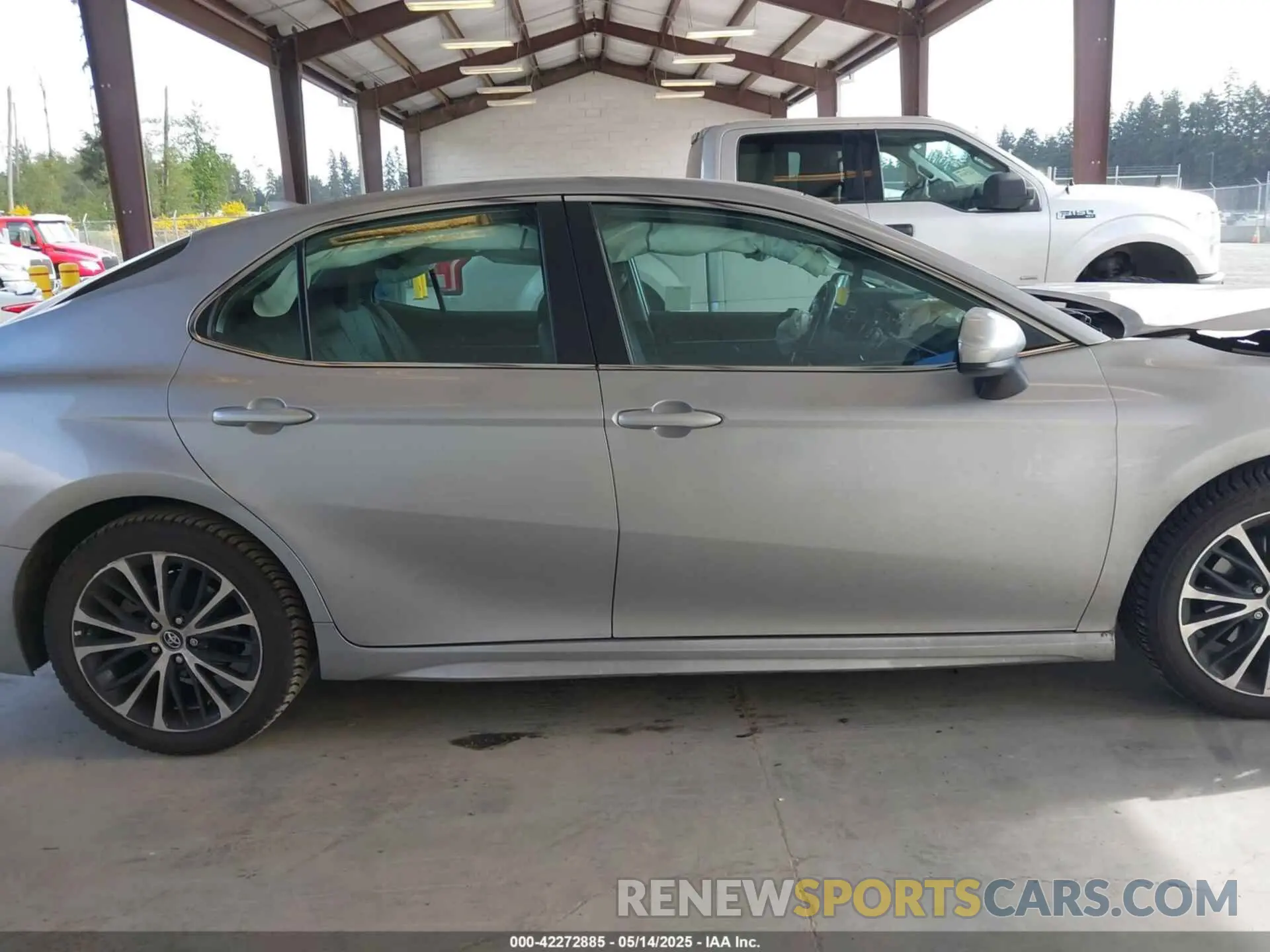 13 Photograph of a damaged car 4T1B11HK4KU749358 TOYOTA CAMRY 2019