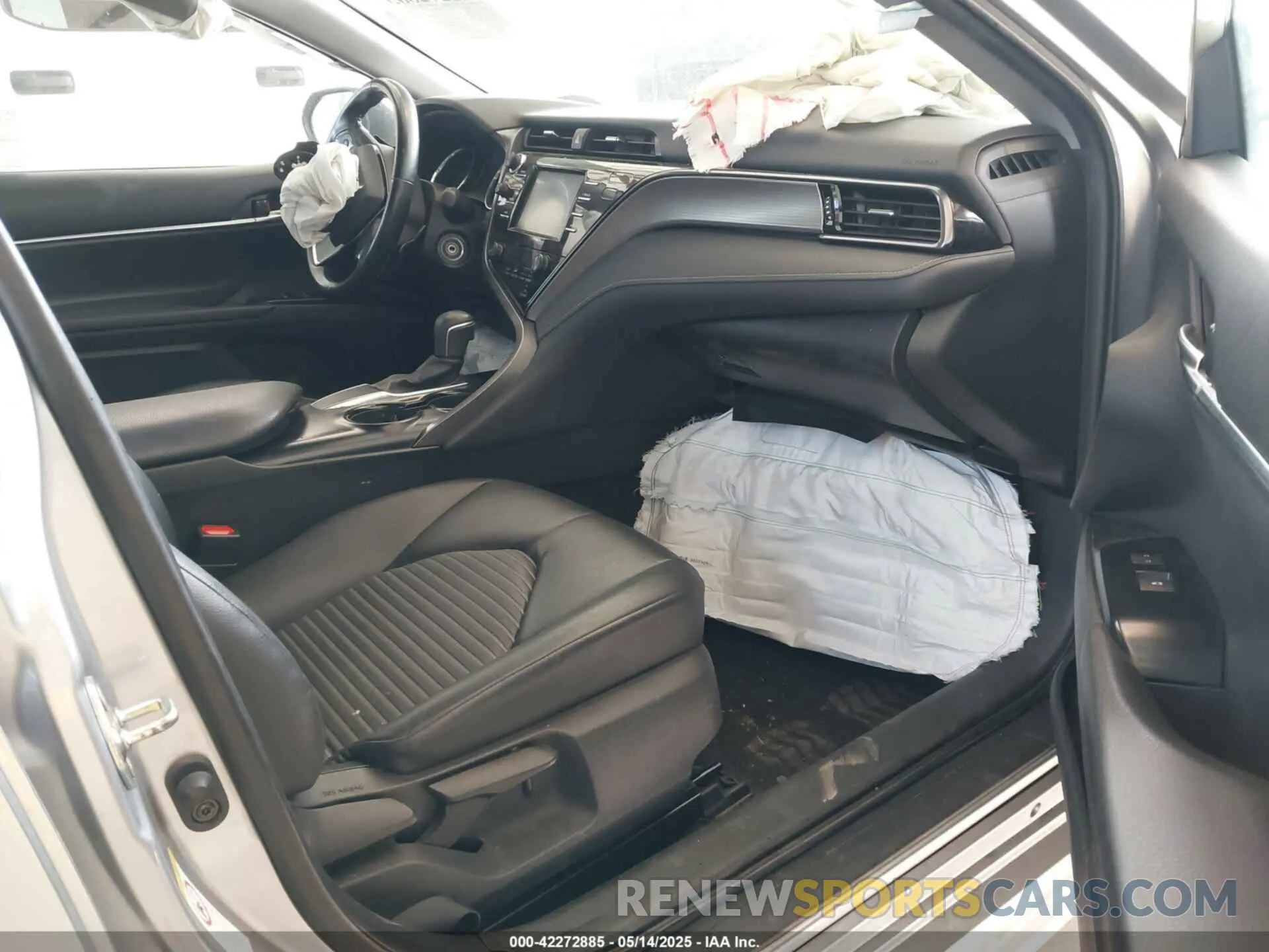 5 Photograph of a damaged car 4T1B11HK4KU749358 TOYOTA CAMRY 2019