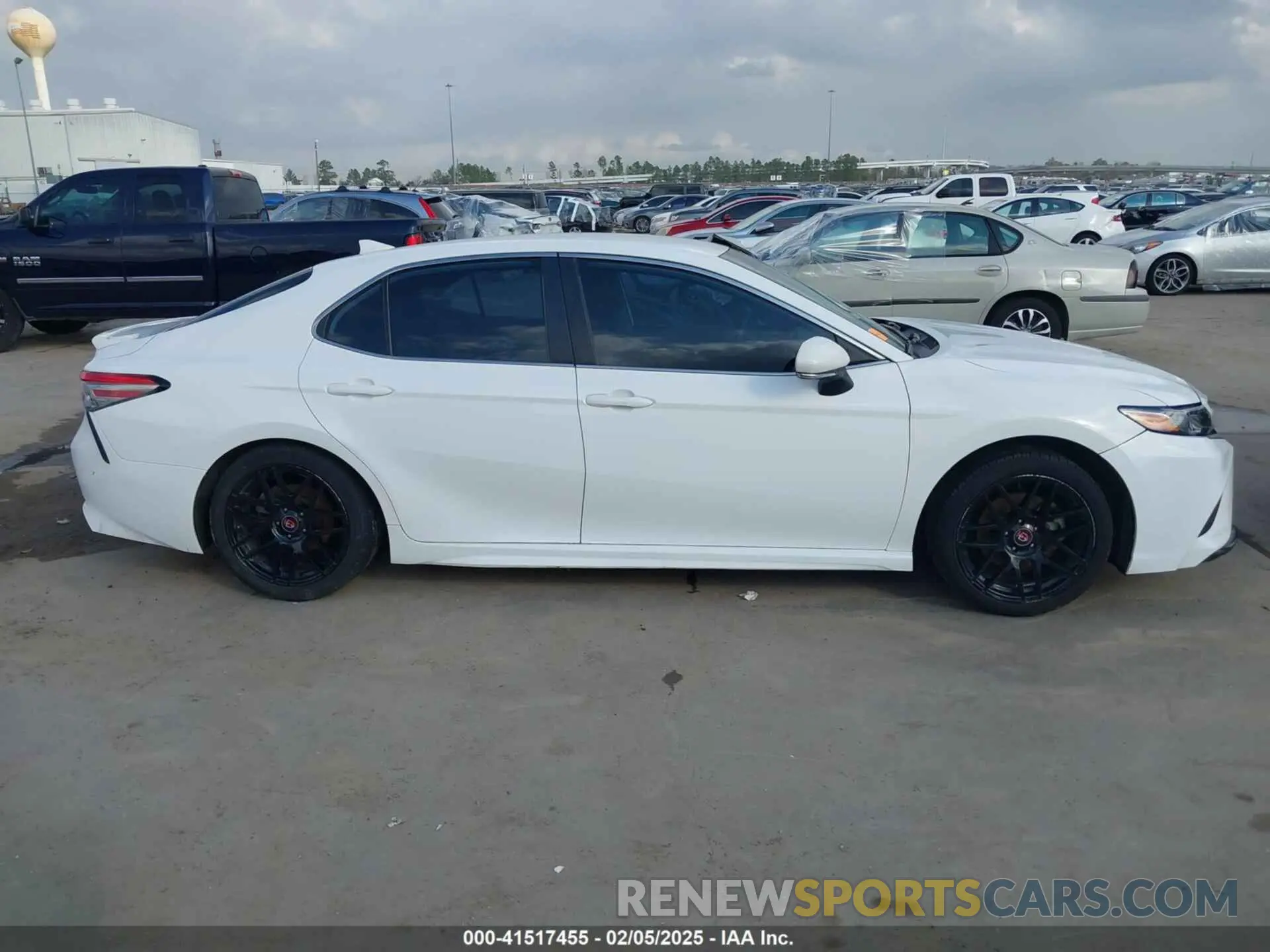 12 Photograph of a damaged car 4T1B11HK4KU757217 TOYOTA CAMRY 2019