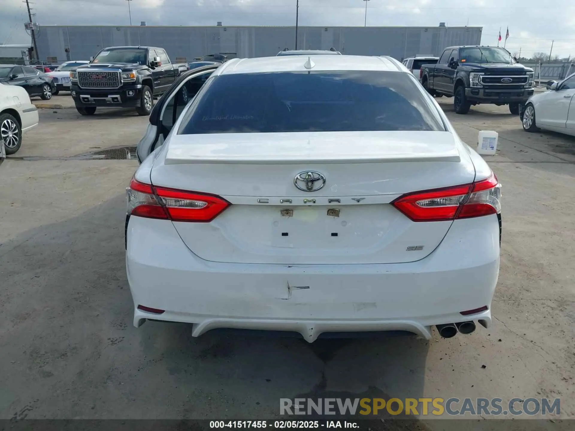 15 Photograph of a damaged car 4T1B11HK4KU757217 TOYOTA CAMRY 2019