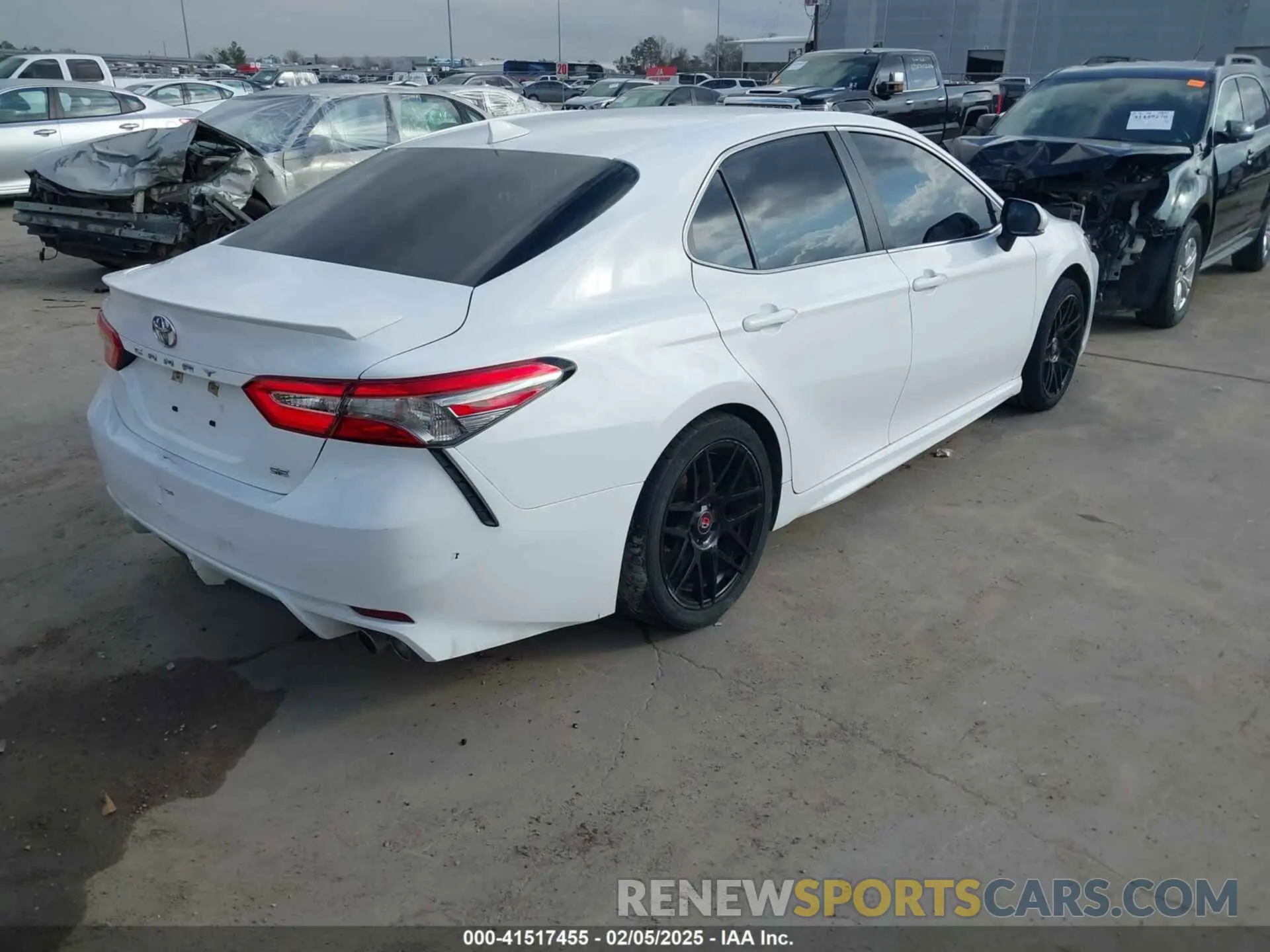 4 Photograph of a damaged car 4T1B11HK4KU757217 TOYOTA CAMRY 2019