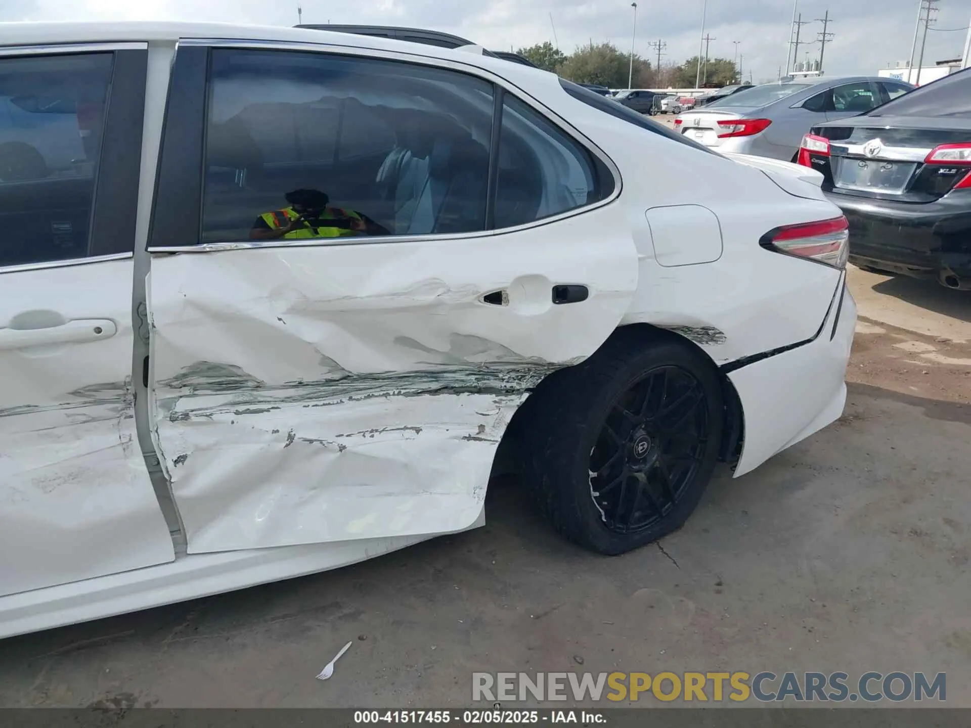 6 Photograph of a damaged car 4T1B11HK4KU757217 TOYOTA CAMRY 2019