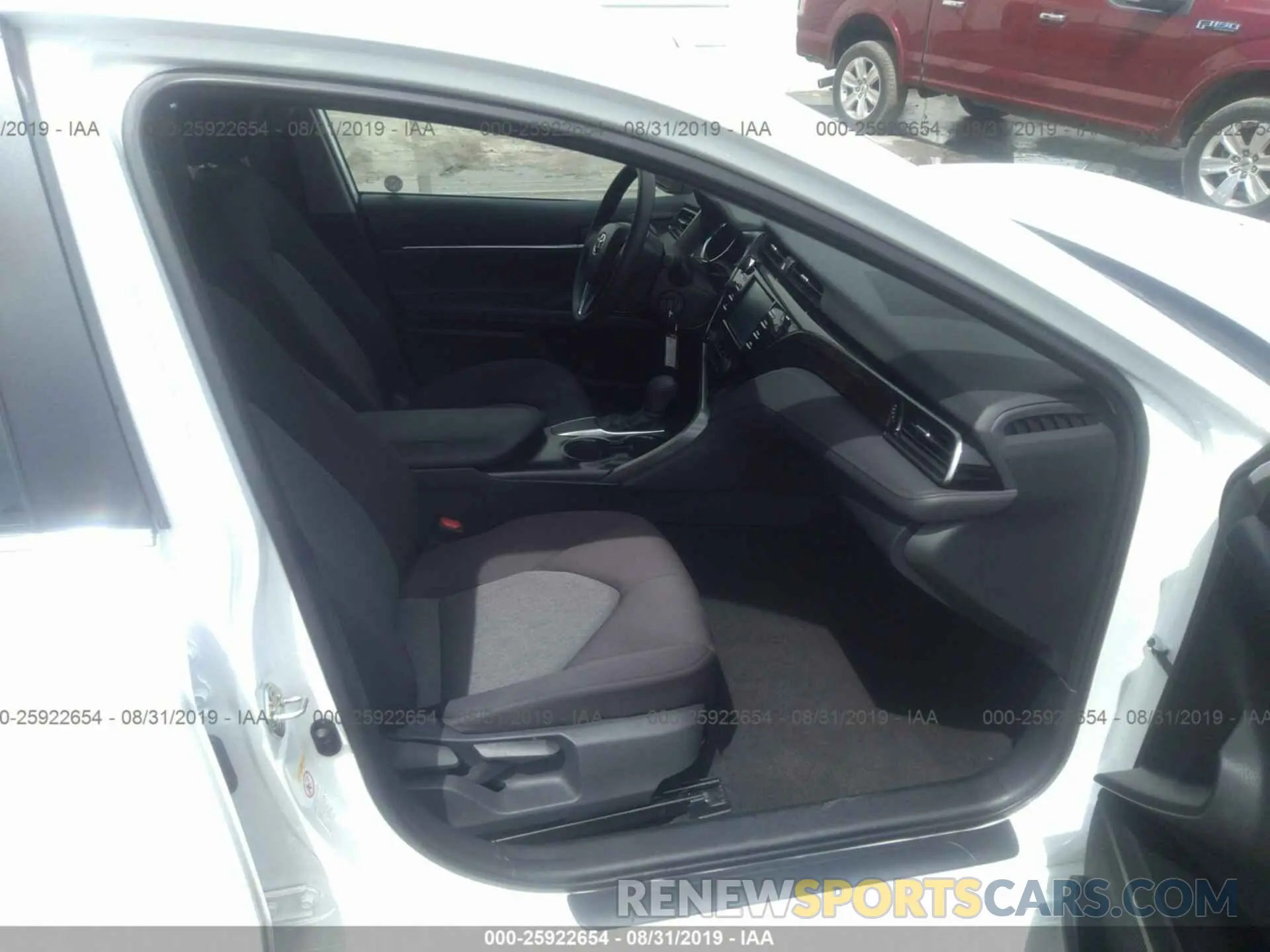 5 Photograph of a damaged car 4T1B11HK4KU758058 TOYOTA CAMRY 2019