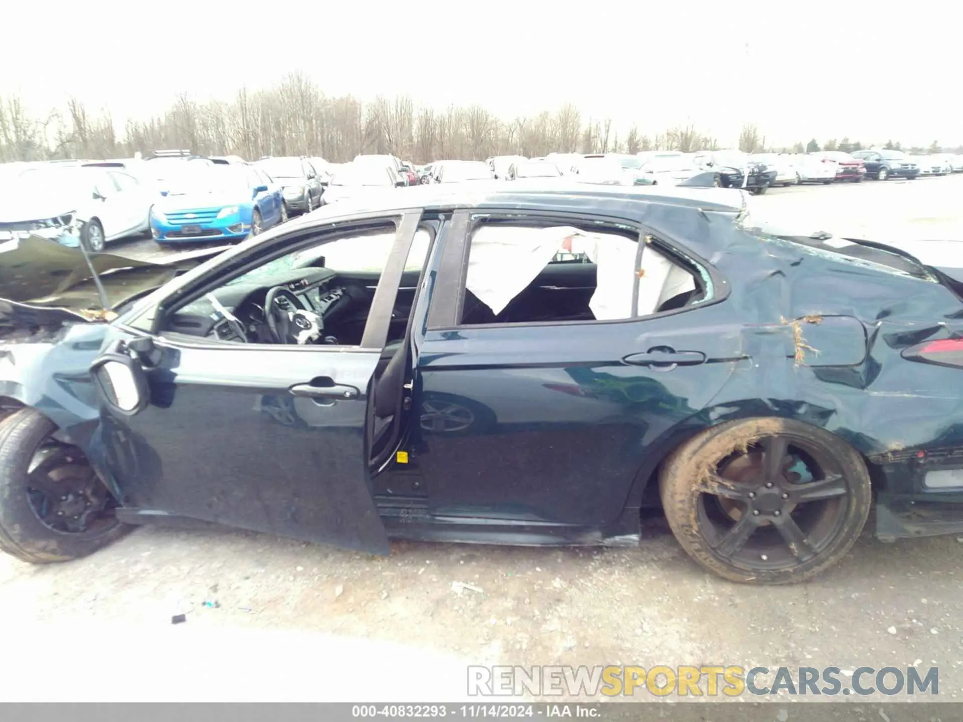 13 Photograph of a damaged car 4T1B11HK4KU760456 TOYOTA CAMRY 2019
