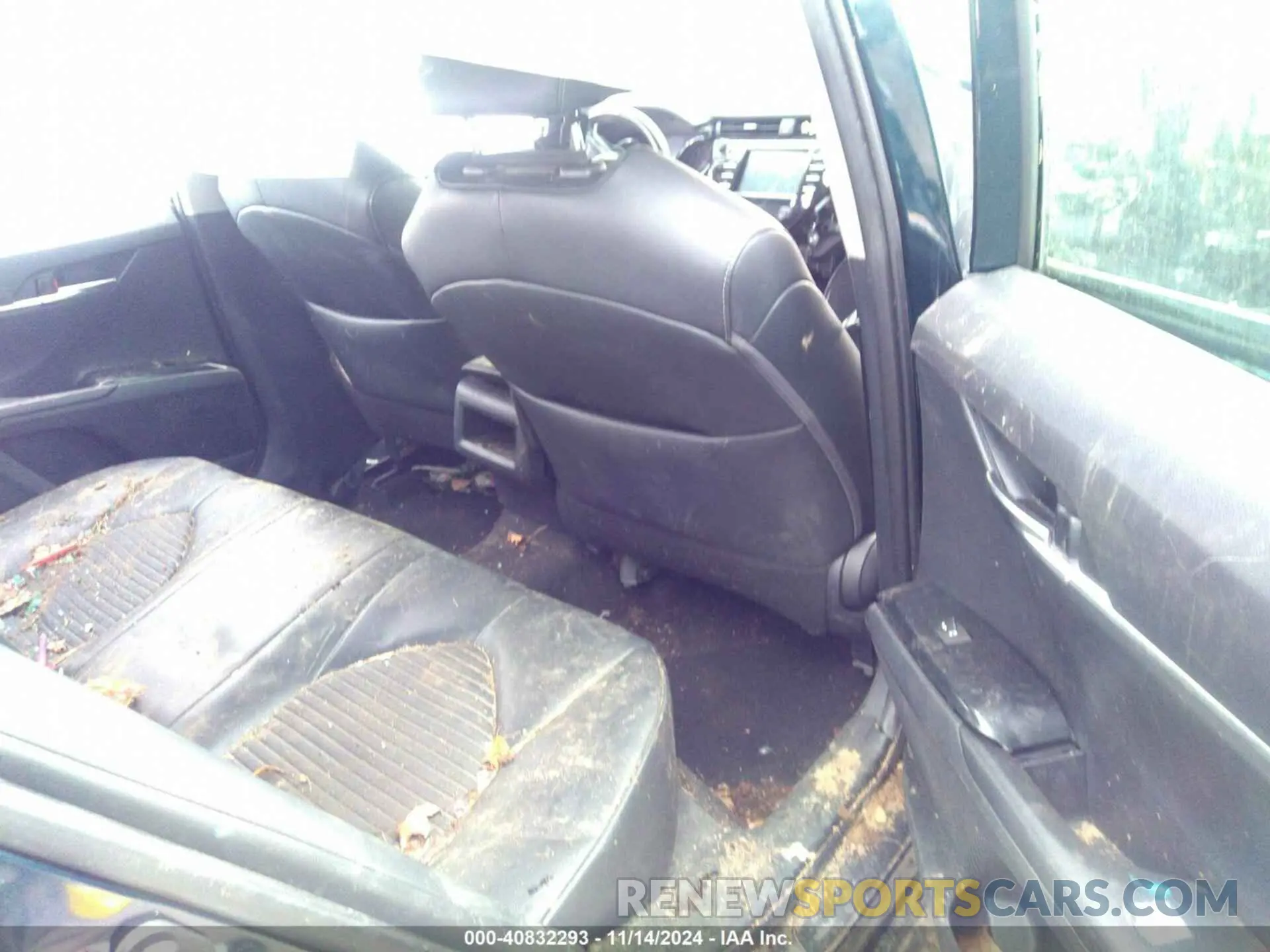8 Photograph of a damaged car 4T1B11HK4KU760456 TOYOTA CAMRY 2019