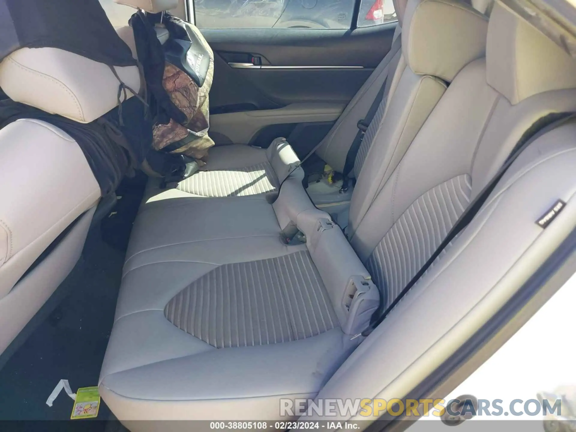 8 Photograph of a damaged car 4T1B11HK4KU765141 TOYOTA CAMRY 2019