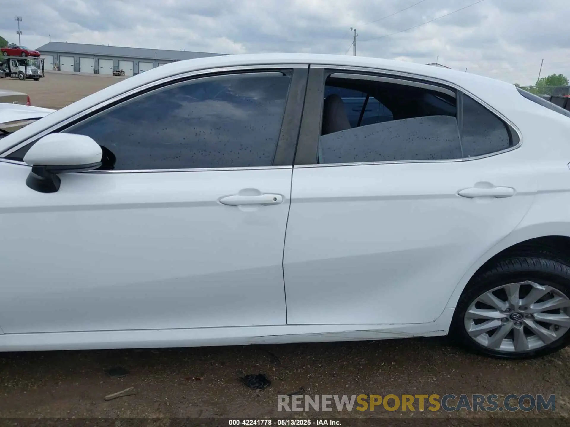 15 Photograph of a damaged car 4T1B11HK4KU765320 TOYOTA CAMRY 2019