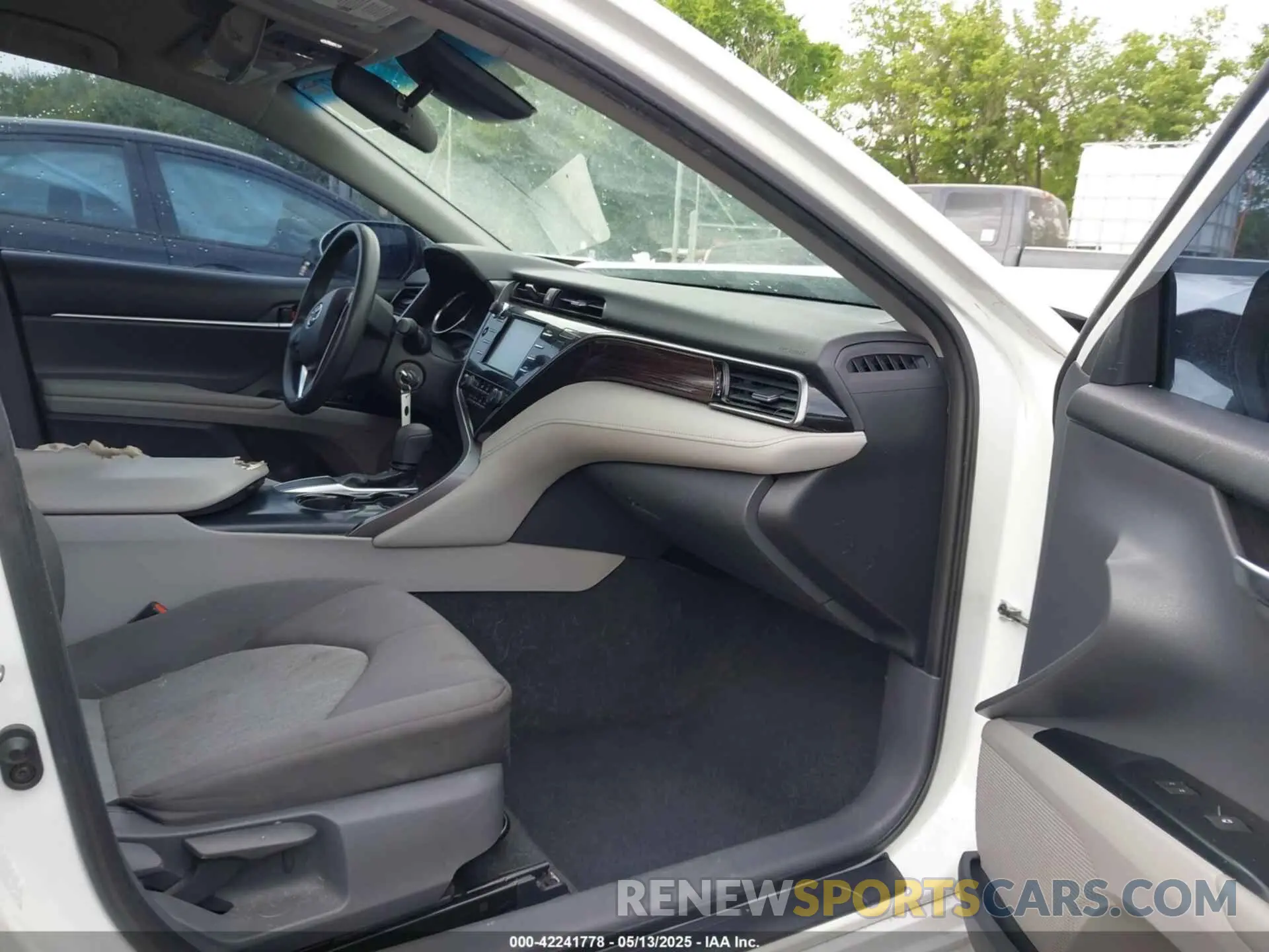 5 Photograph of a damaged car 4T1B11HK4KU765320 TOYOTA CAMRY 2019