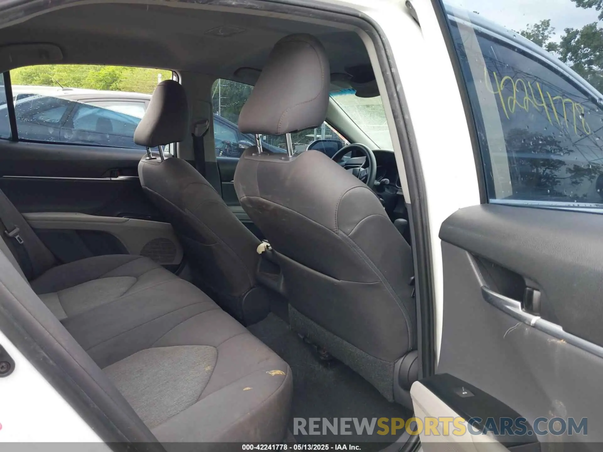 8 Photograph of a damaged car 4T1B11HK4KU765320 TOYOTA CAMRY 2019