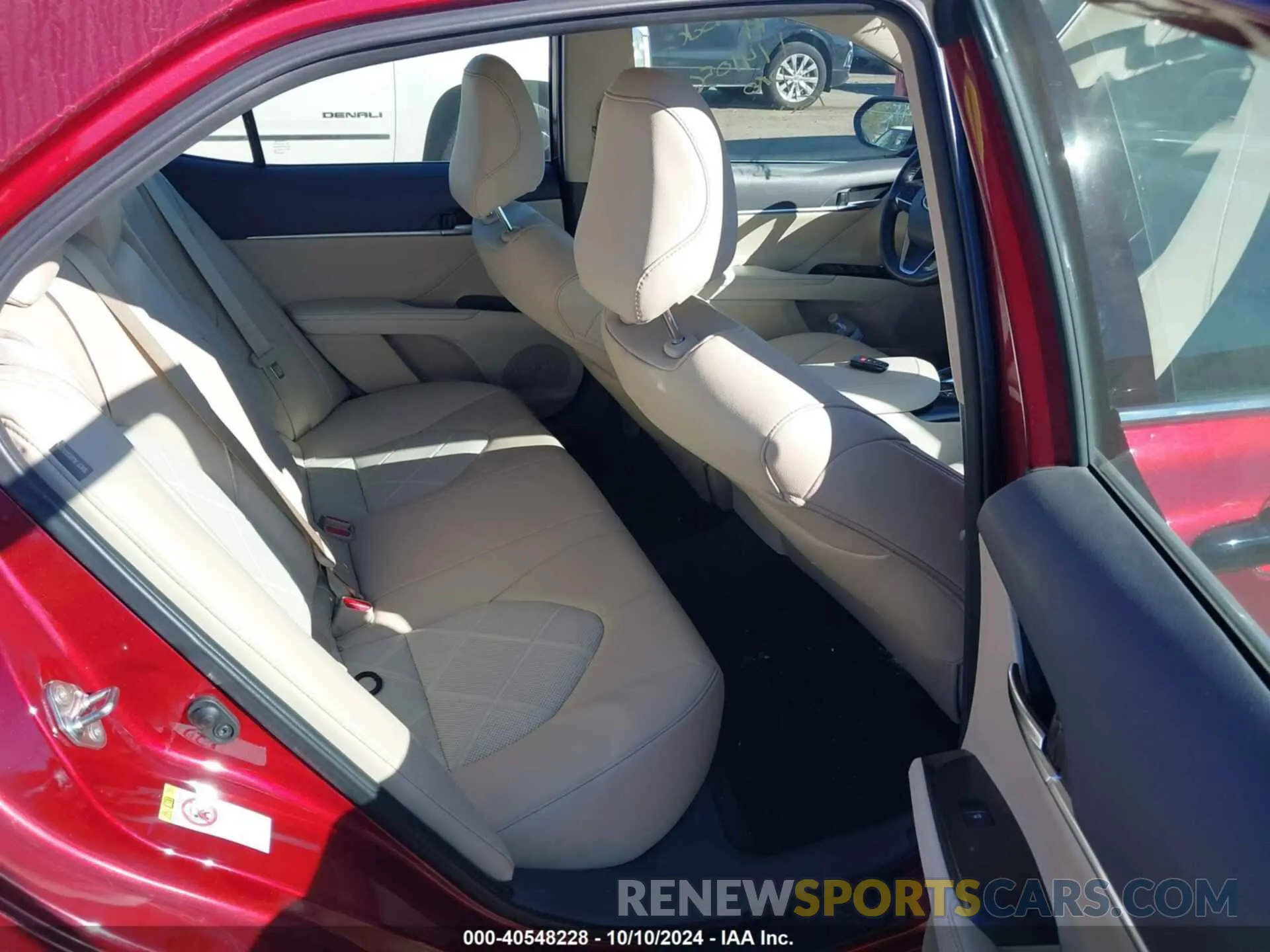 8 Photograph of a damaged car 4T1B11HK4KU766404 TOYOTA CAMRY 2019