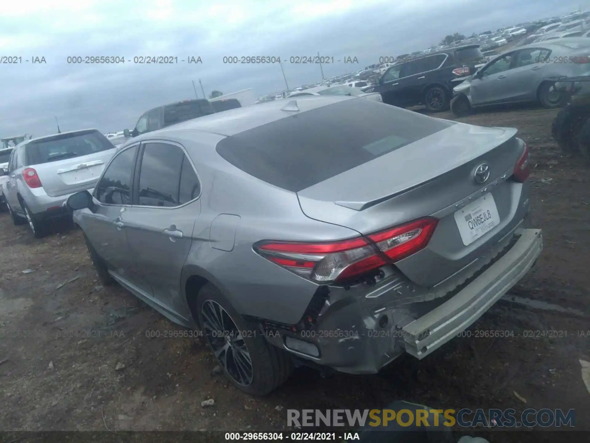 3 Photograph of a damaged car 4T1B11HK4KU769724 TOYOTA CAMRY 2019