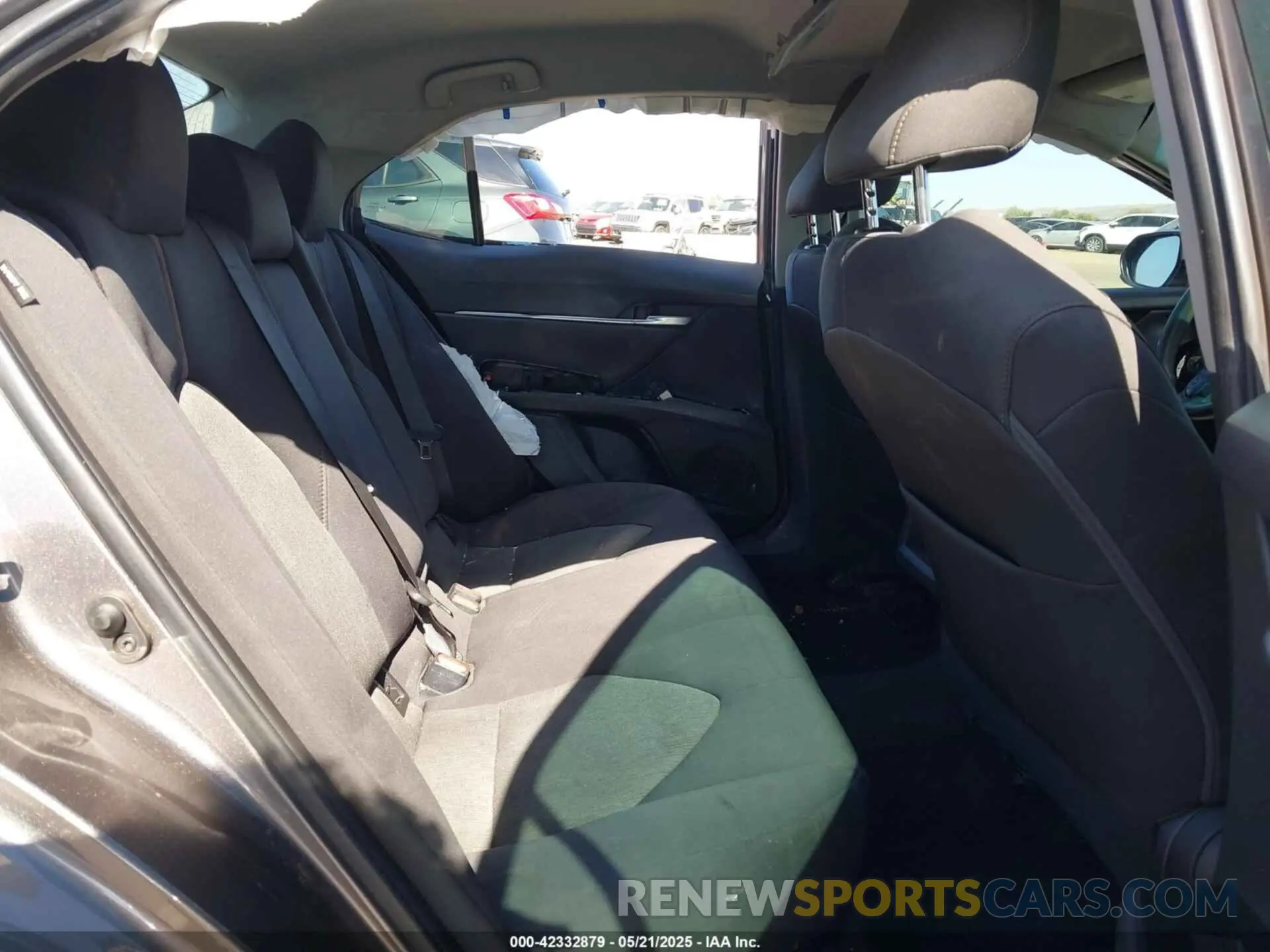 8 Photograph of a damaged car 4T1B11HK4KU781985 TOYOTA CAMRY 2019