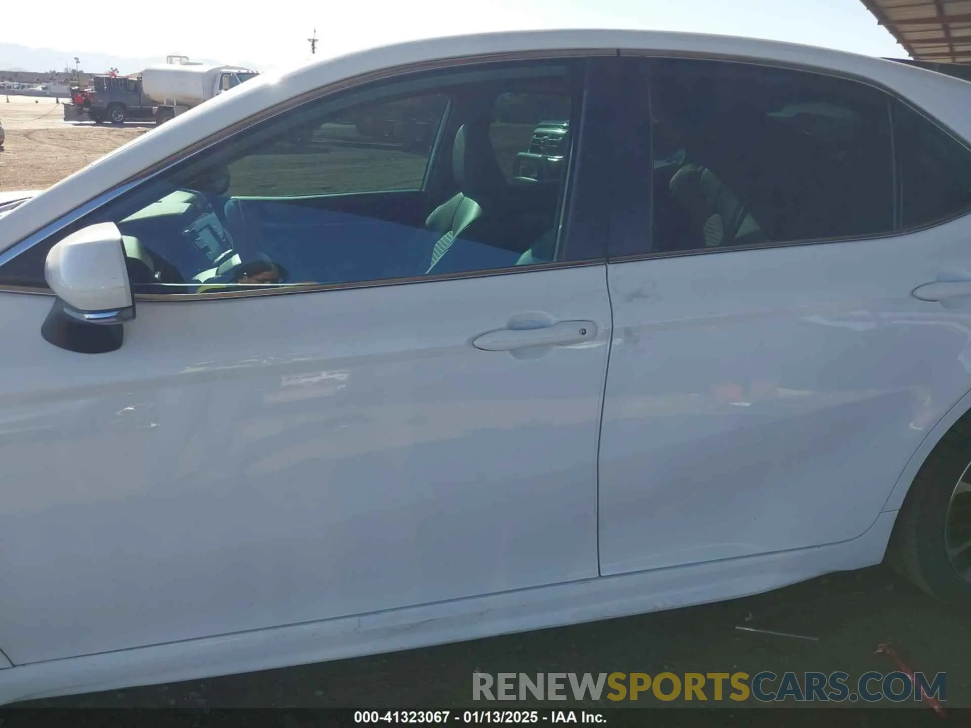 14 Photograph of a damaged car 4T1B11HK4KU782585 TOYOTA CAMRY 2019