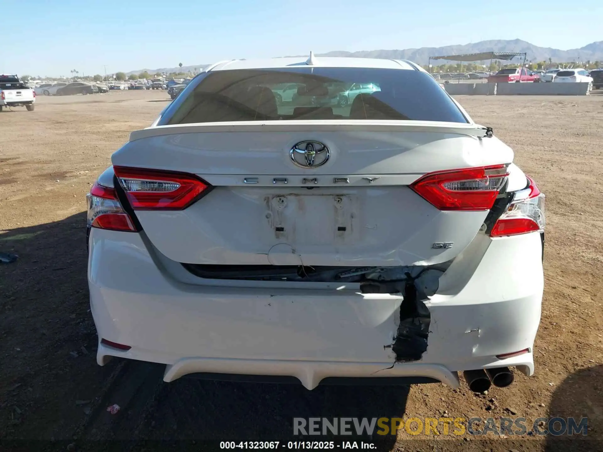 16 Photograph of a damaged car 4T1B11HK4KU782585 TOYOTA CAMRY 2019