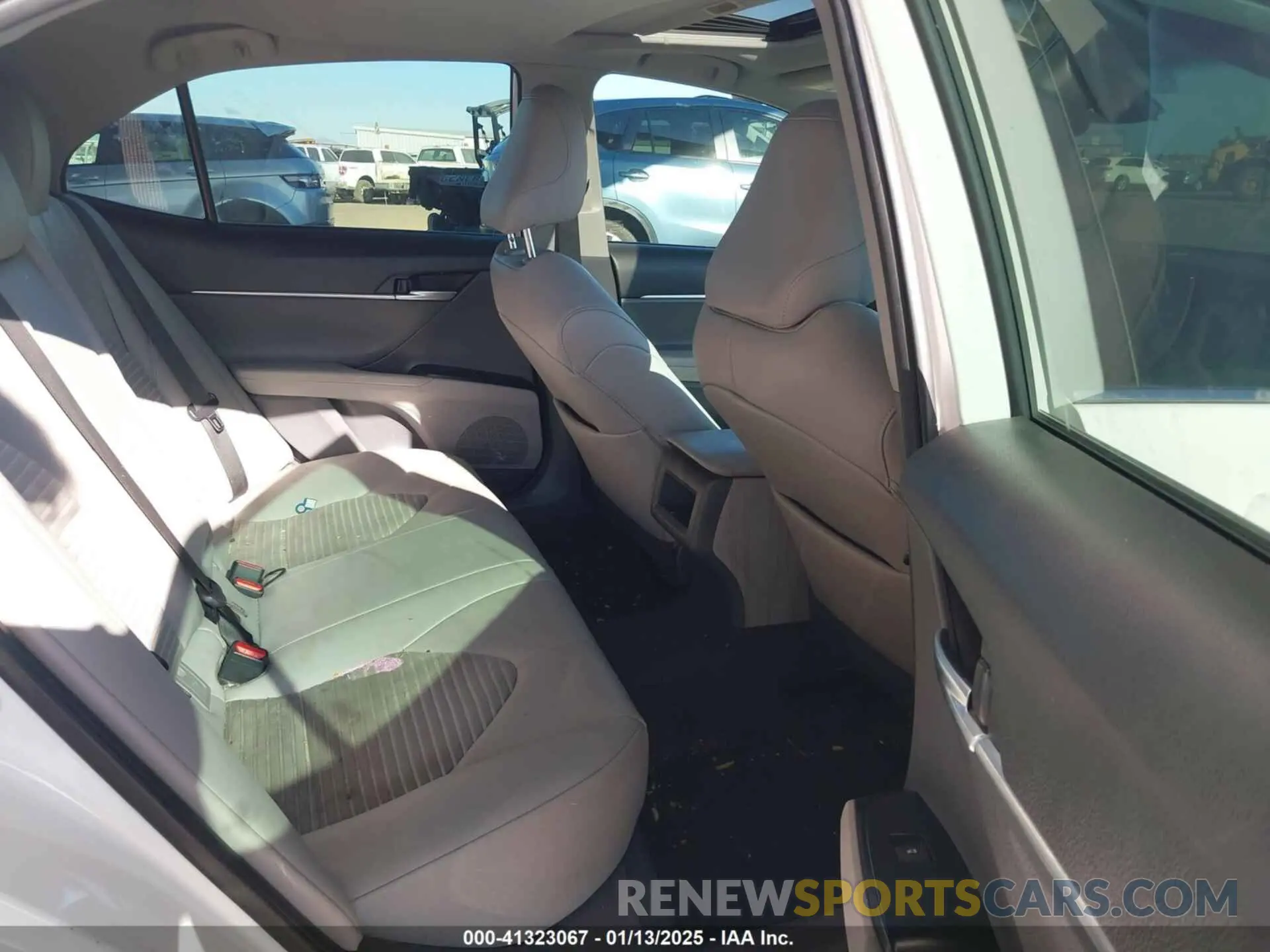 8 Photograph of a damaged car 4T1B11HK4KU782585 TOYOTA CAMRY 2019