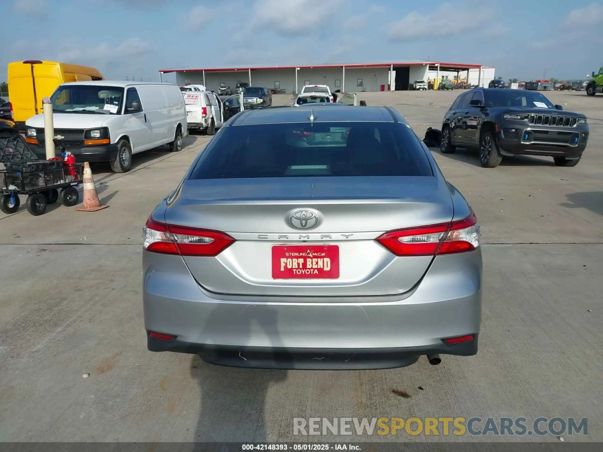 16 Photograph of a damaged car 4T1B11HK4KU790122 TOYOTA CAMRY 2019