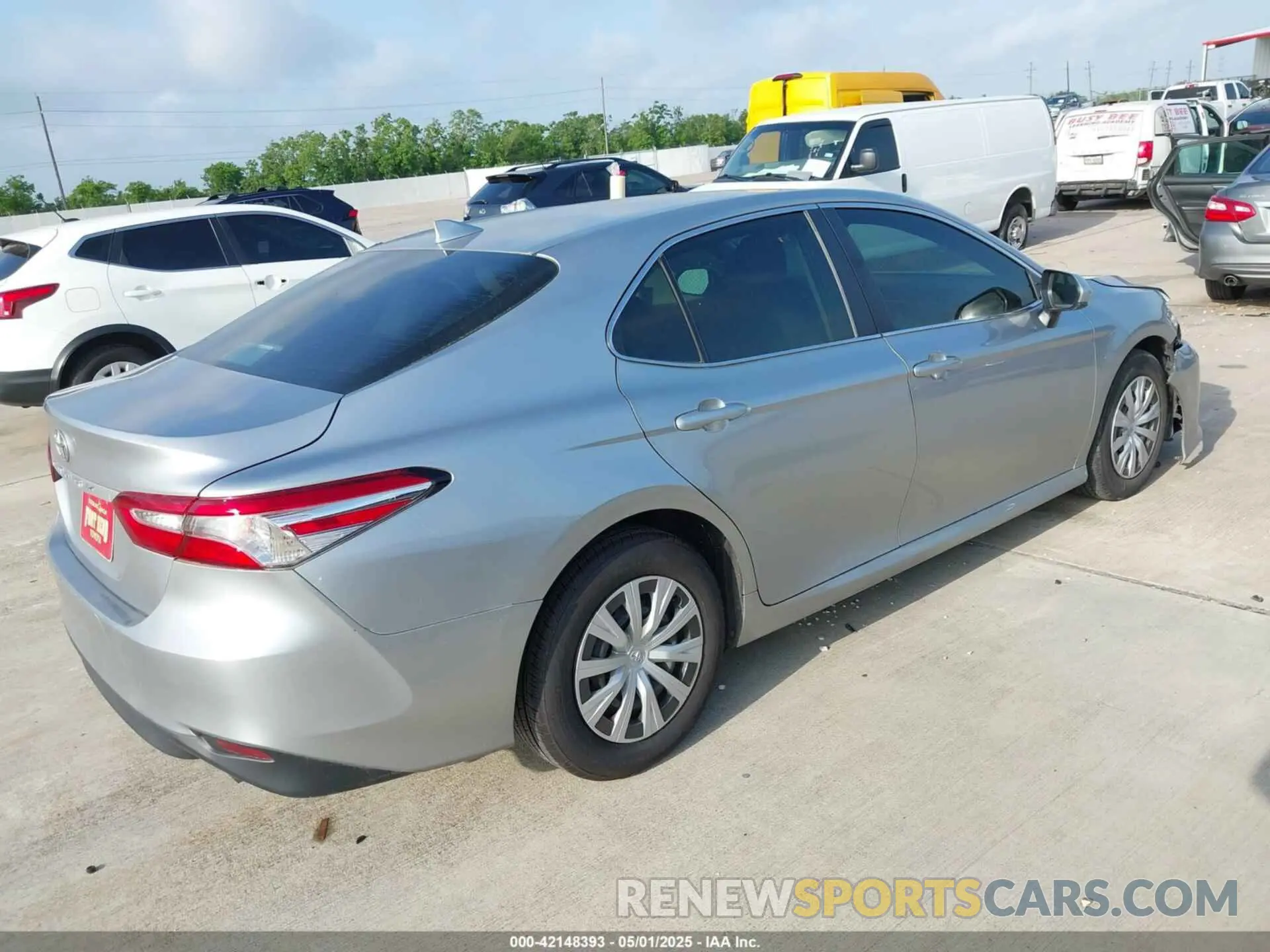 4 Photograph of a damaged car 4T1B11HK4KU790122 TOYOTA CAMRY 2019