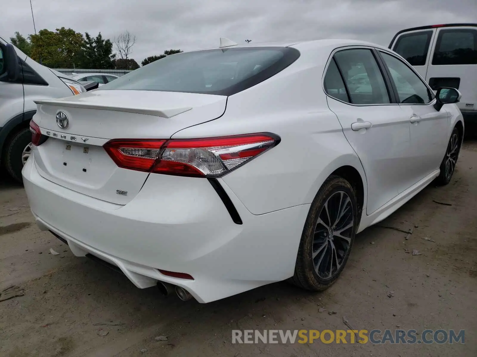 4 Photograph of a damaged car 4T1B11HK4KU801202 TOYOTA CAMRY 2019