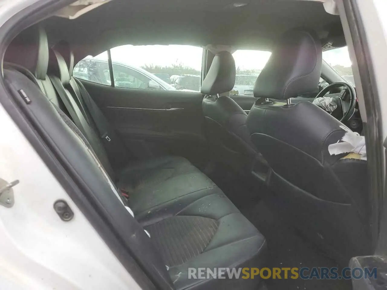 10 Photograph of a damaged car 4T1B11HK4KU803659 TOYOTA CAMRY 2019