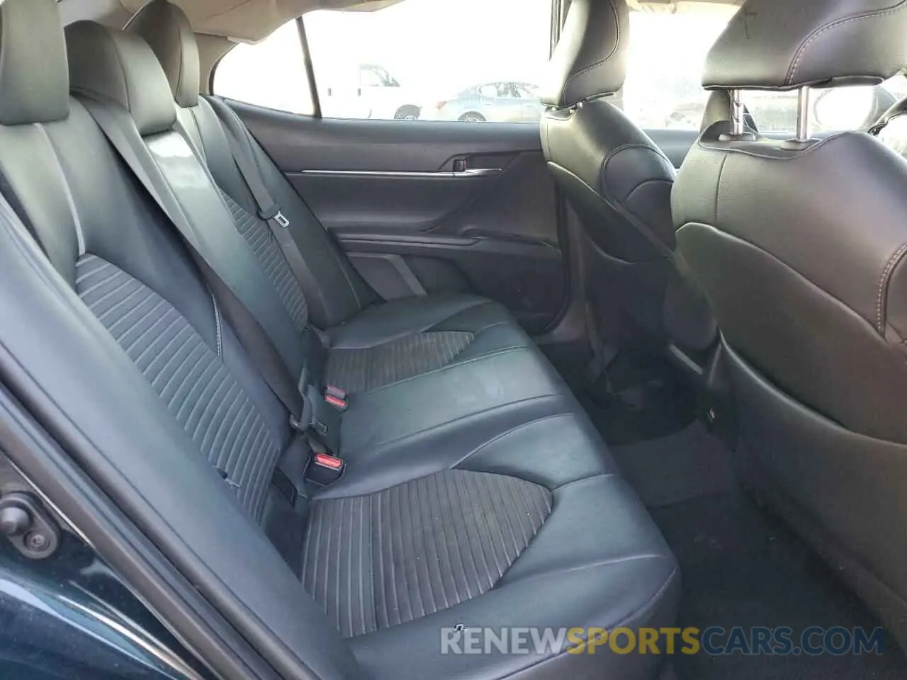 10 Photograph of a damaged car 4T1B11HK4KU807131 TOYOTA CAMRY 2019