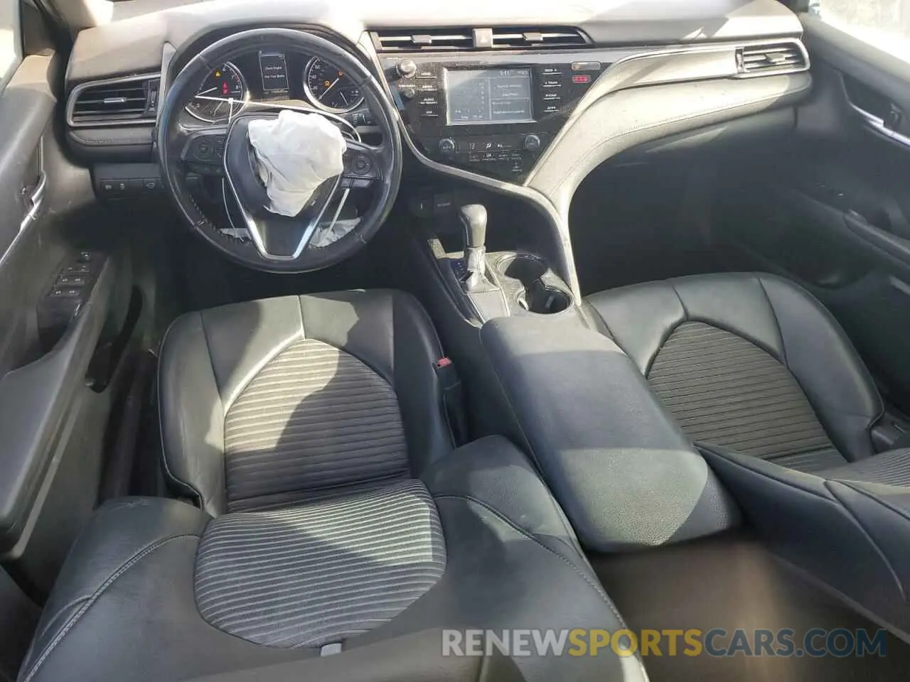 8 Photograph of a damaged car 4T1B11HK4KU807131 TOYOTA CAMRY 2019