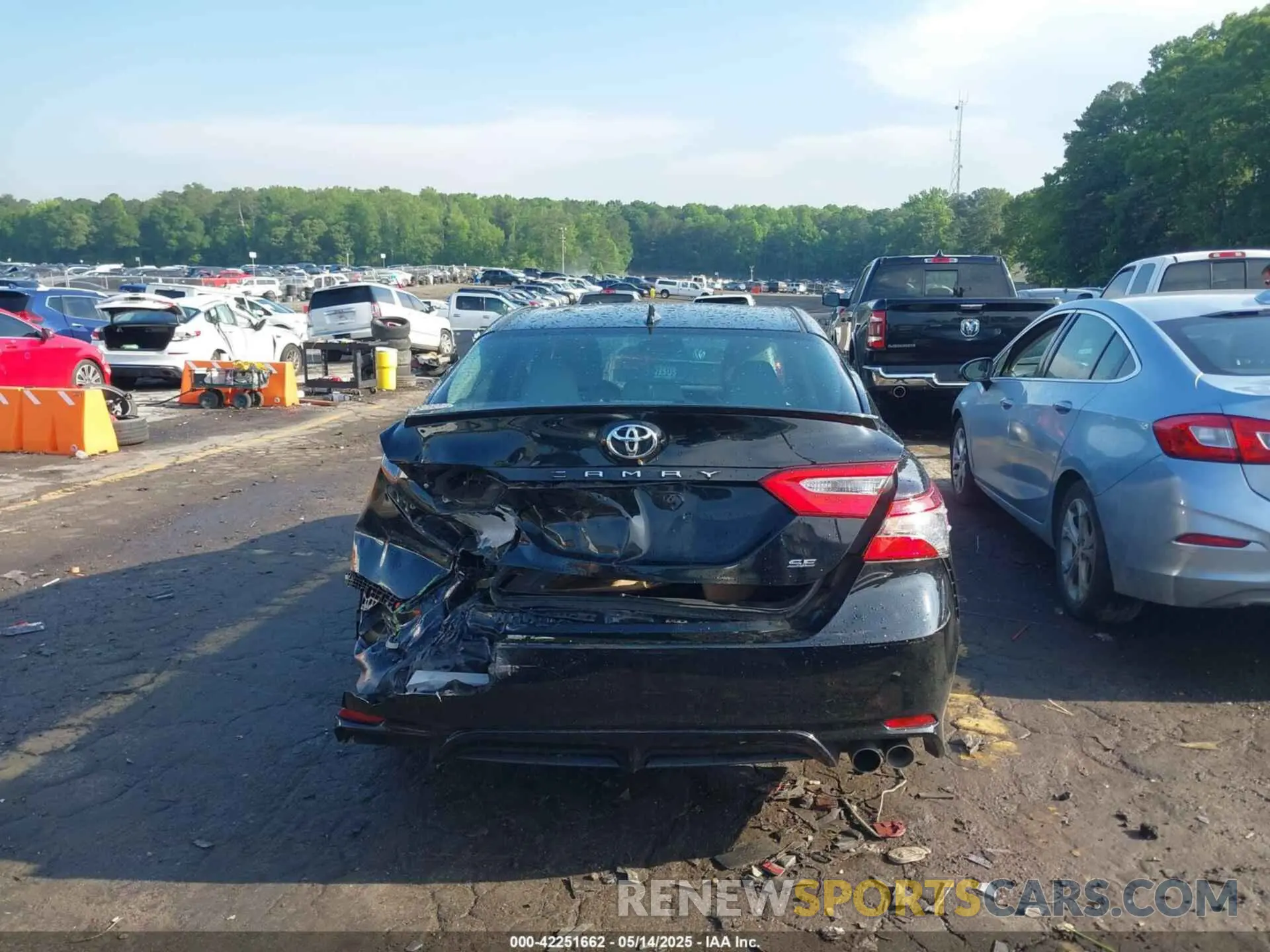 16 Photograph of a damaged car 4T1B11HK4KU807730 TOYOTA CAMRY 2019