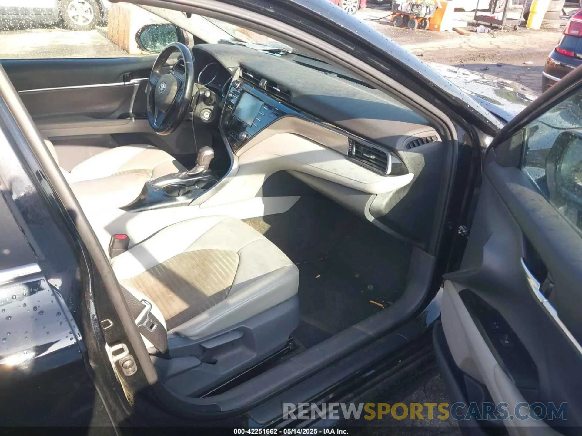5 Photograph of a damaged car 4T1B11HK4KU807730 TOYOTA CAMRY 2019