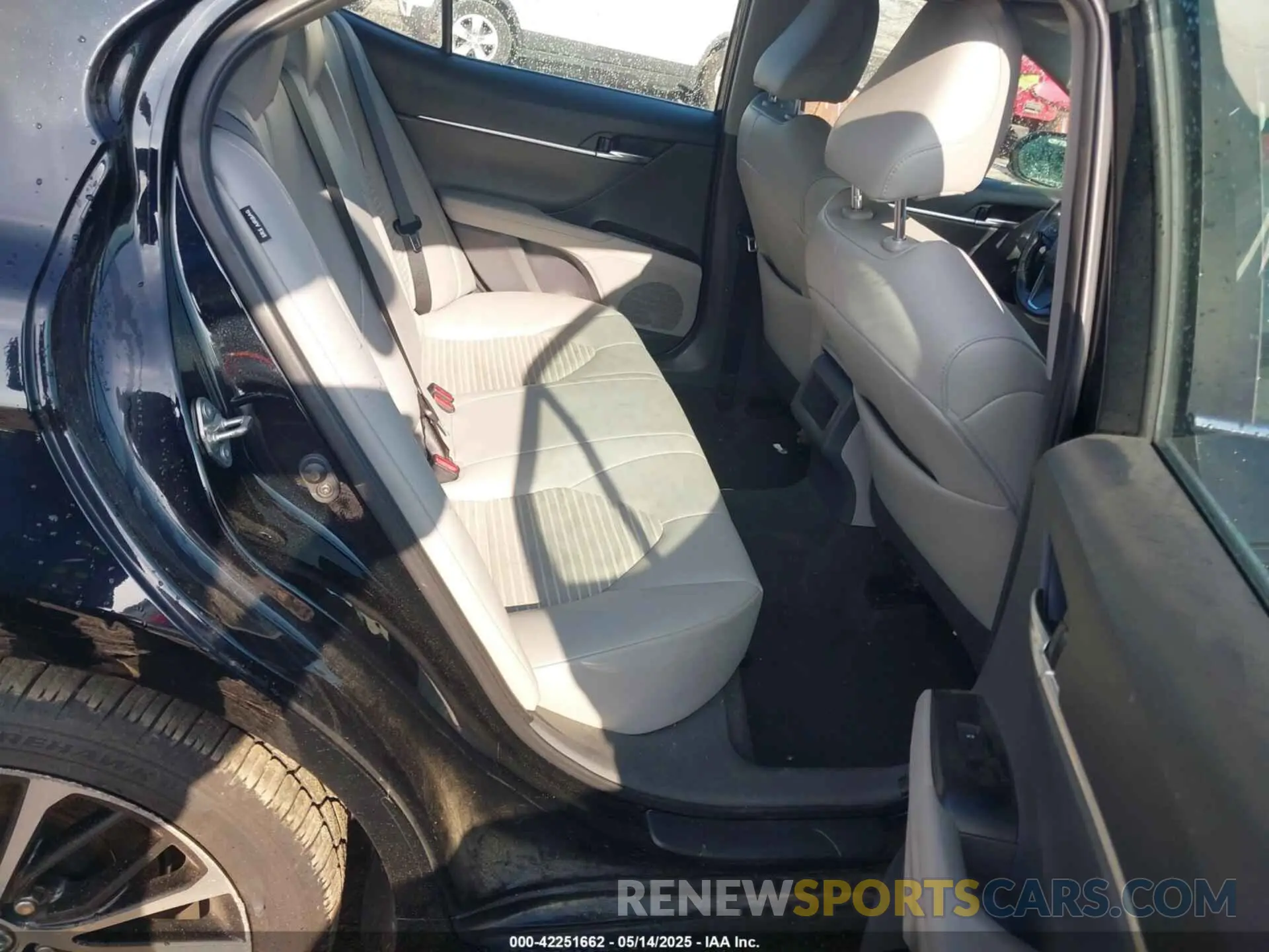 8 Photograph of a damaged car 4T1B11HK4KU807730 TOYOTA CAMRY 2019