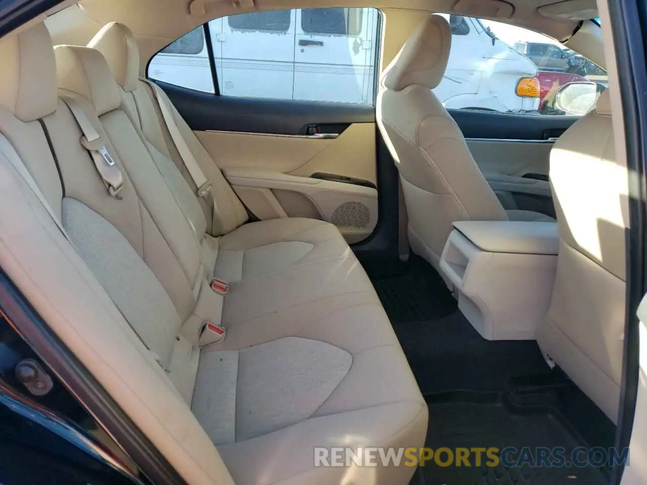 10 Photograph of a damaged car 4T1B11HK4KU819358 TOYOTA CAMRY 2019