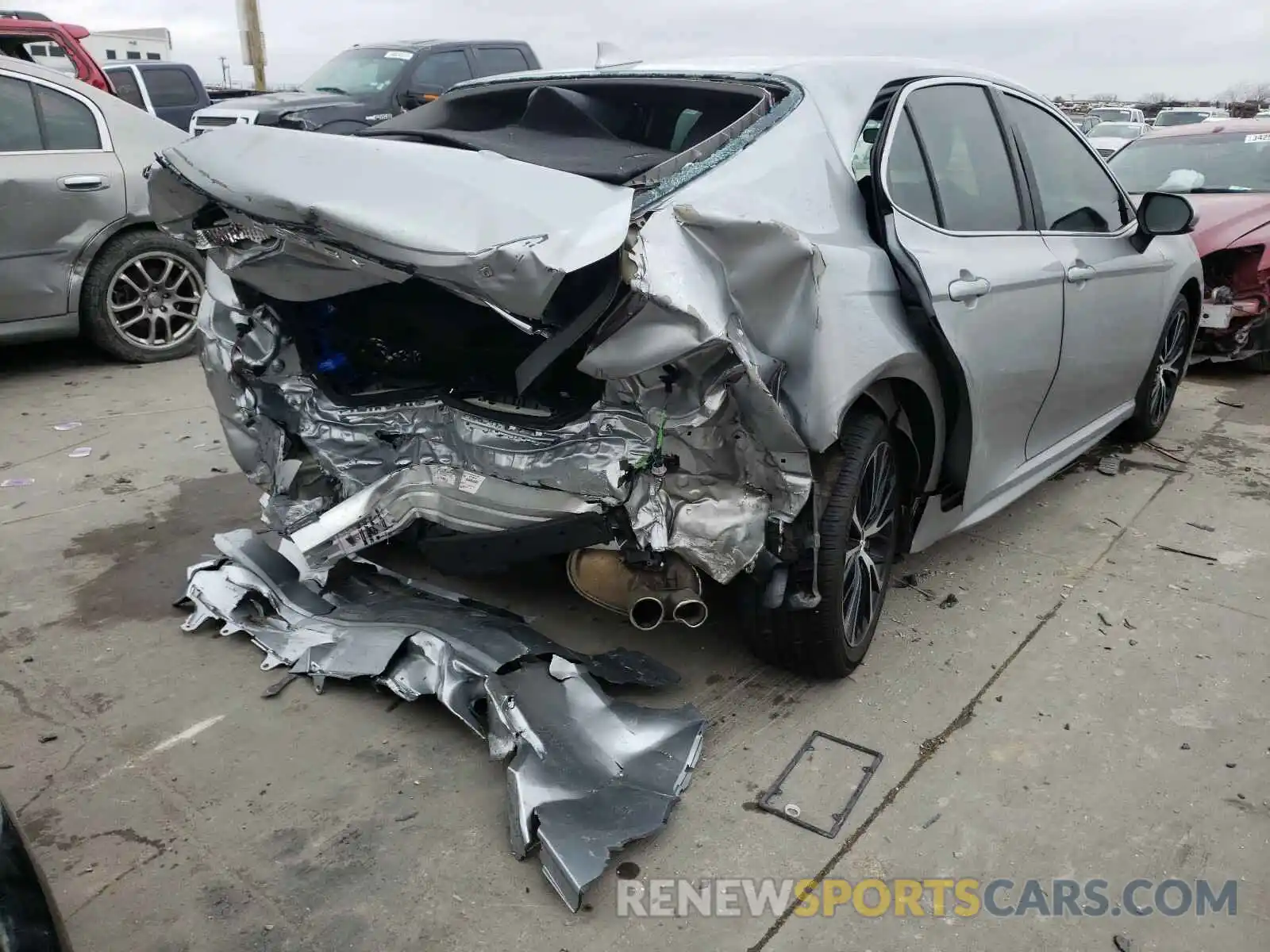 4 Photograph of a damaged car 4T1B11HK4KU832000 TOYOTA CAMRY 2019