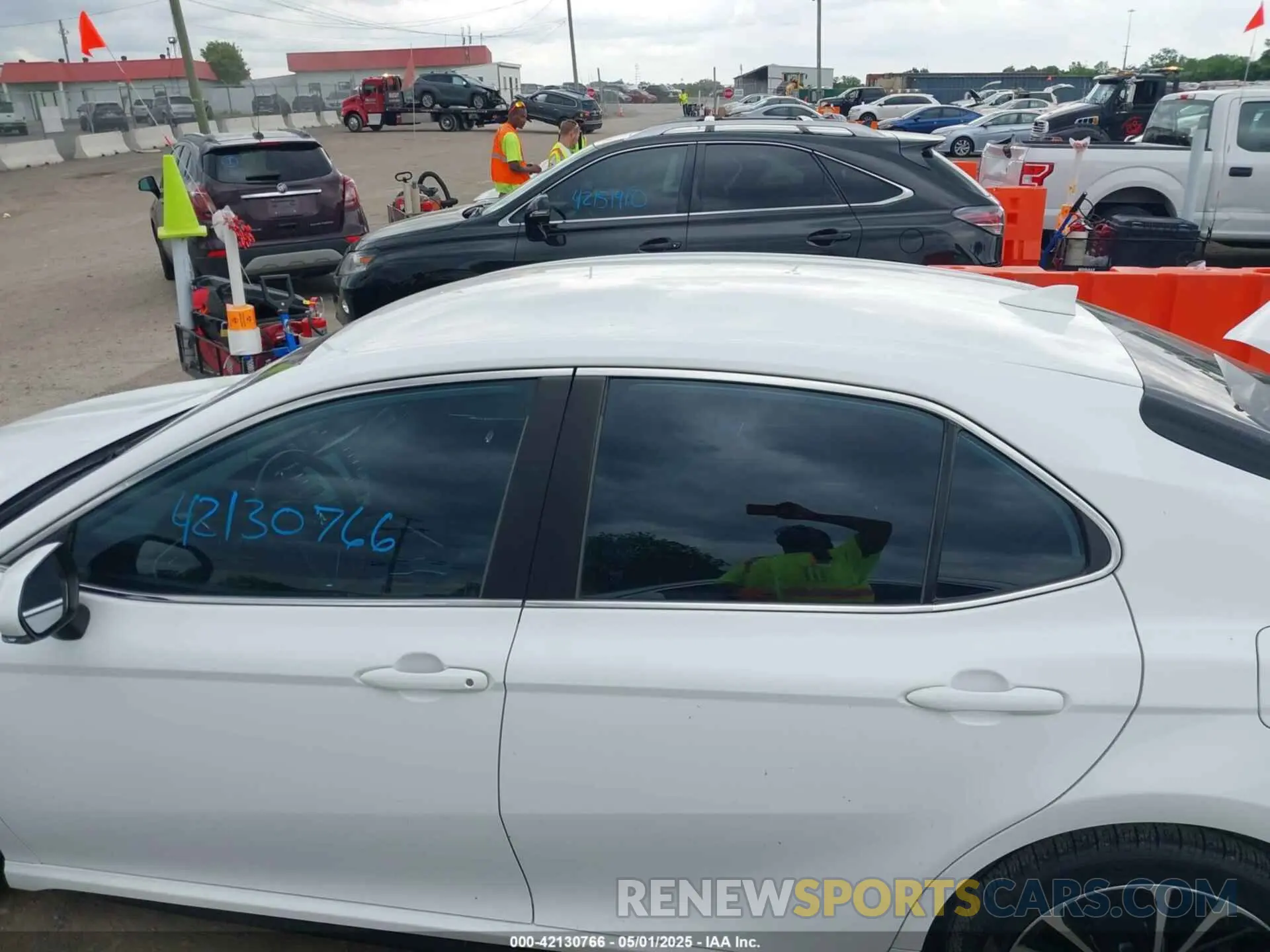 14 Photograph of a damaged car 4T1B11HK4KU833163 TOYOTA CAMRY 2019
